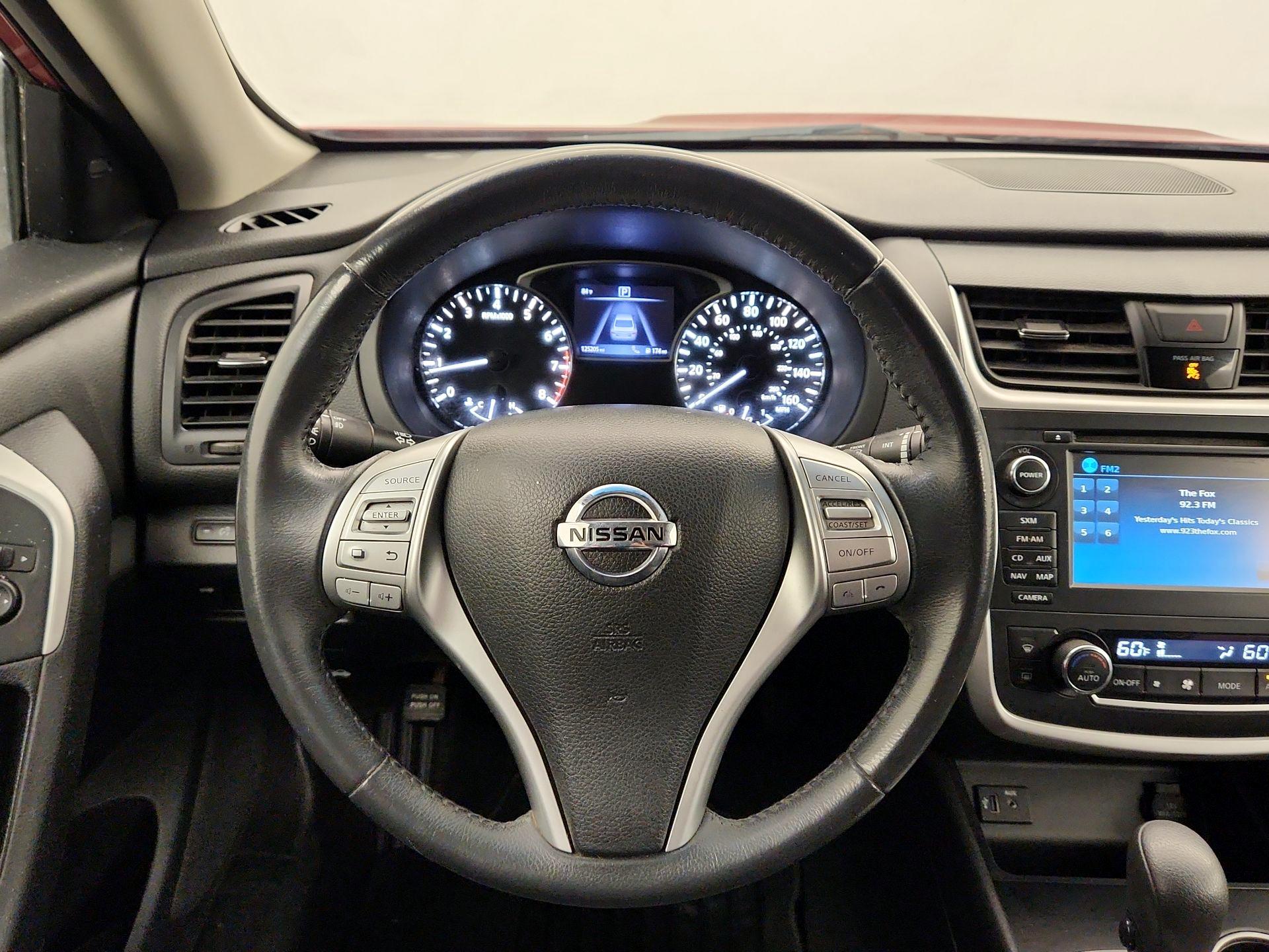 Thumbnail: 2017 Nissan Altima - 10