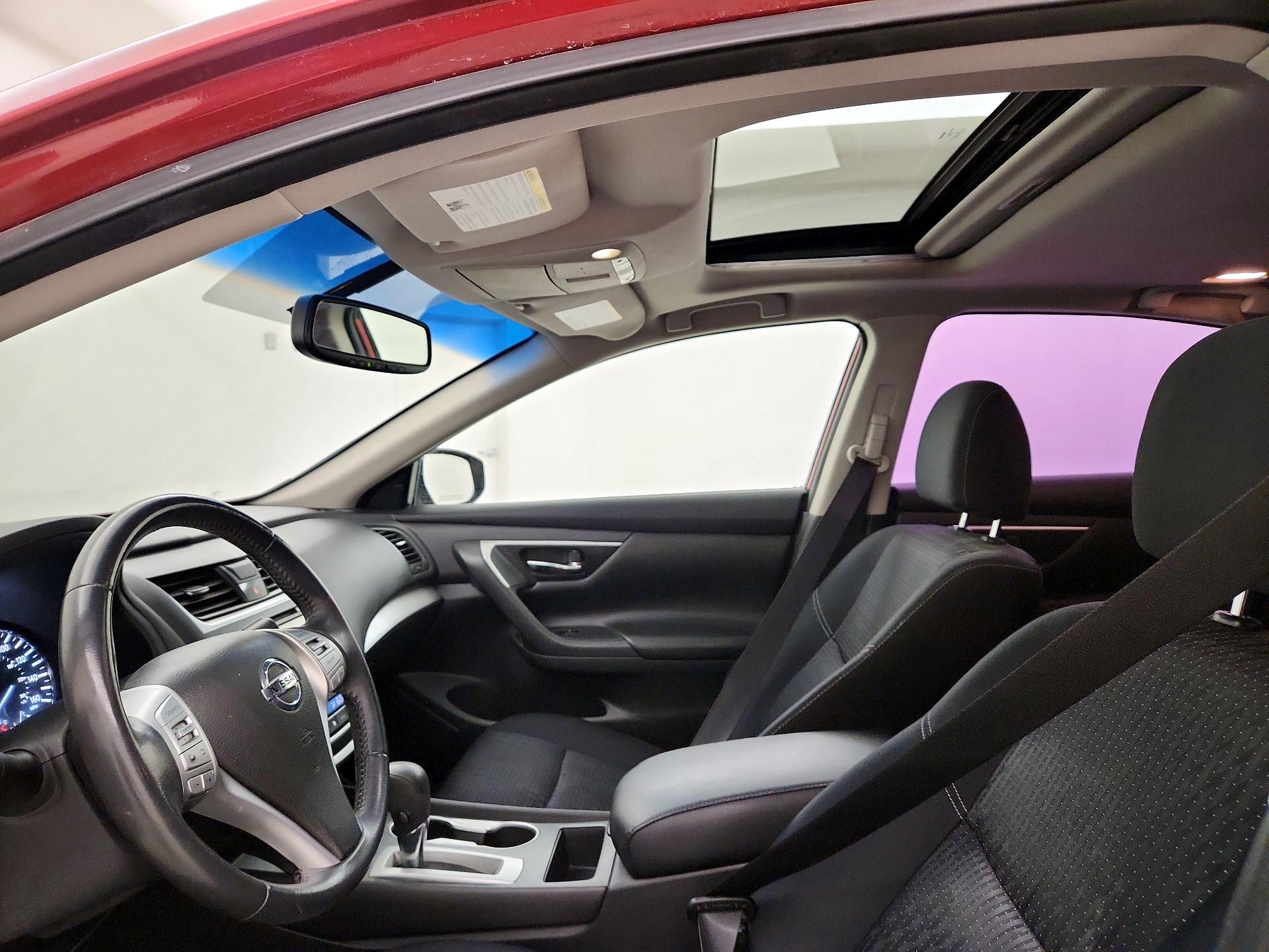 Thumbnail: 2017 Nissan Altima - 20