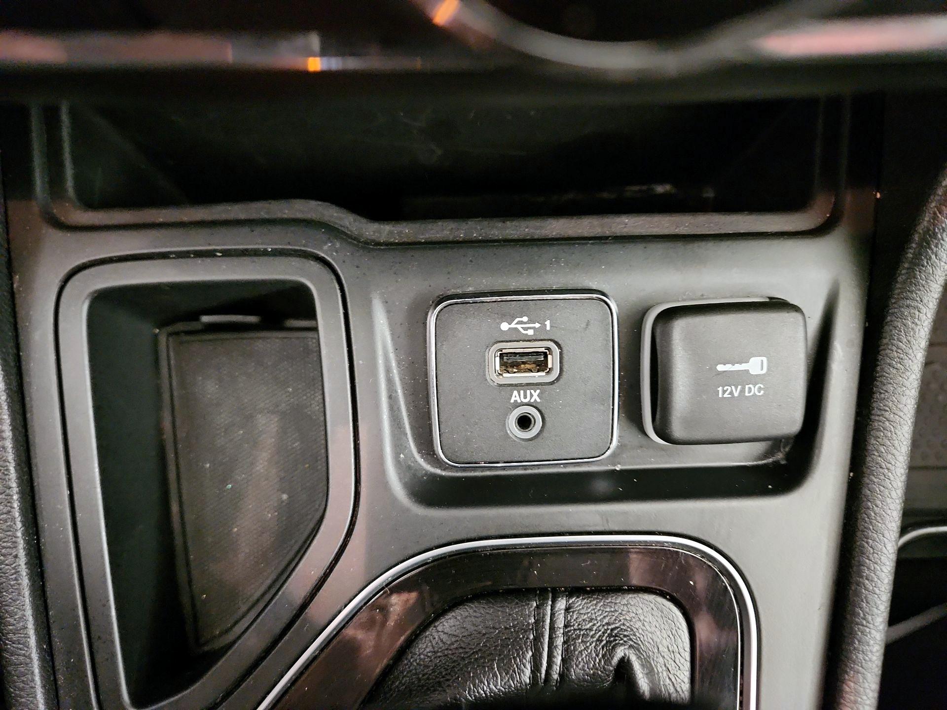 Thumbnail: 2021 Jeep Cherokee - 18
