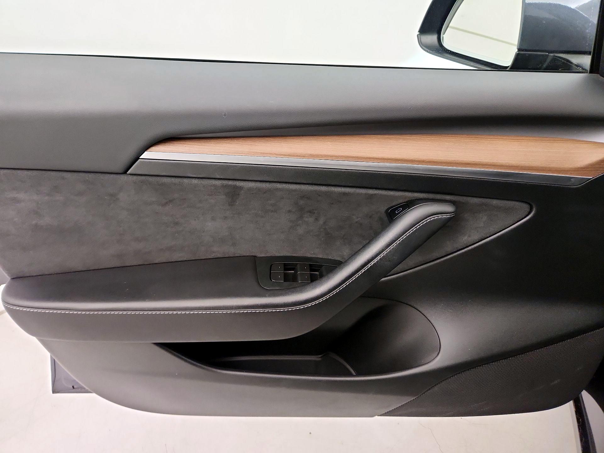 Thumbnail: 2023 Tesla Model 3 - 12