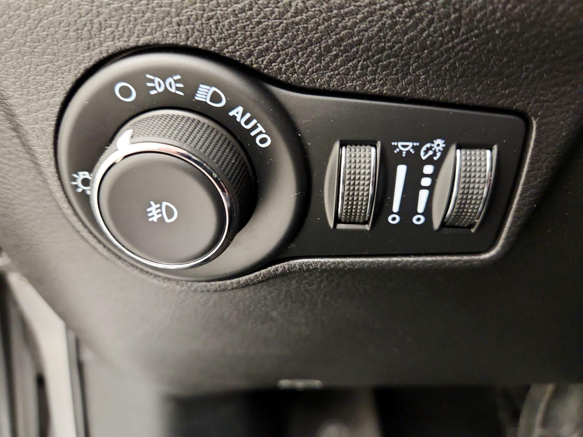 Thumbnail: 2022 Jeep Compass - 13