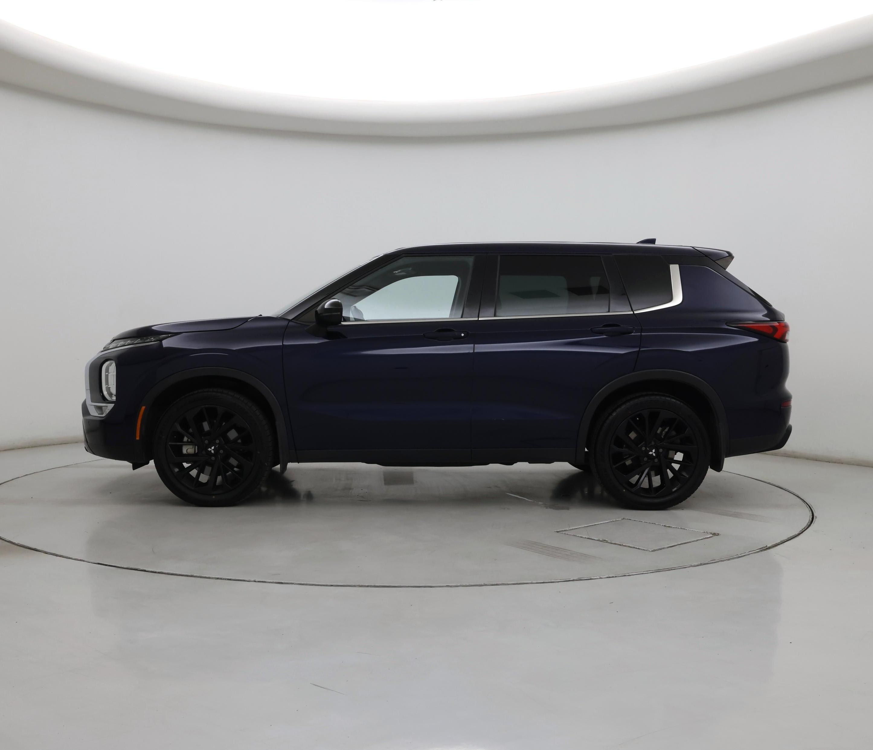 Thumbnail: 2022 Mitsubishi Outlander - 3