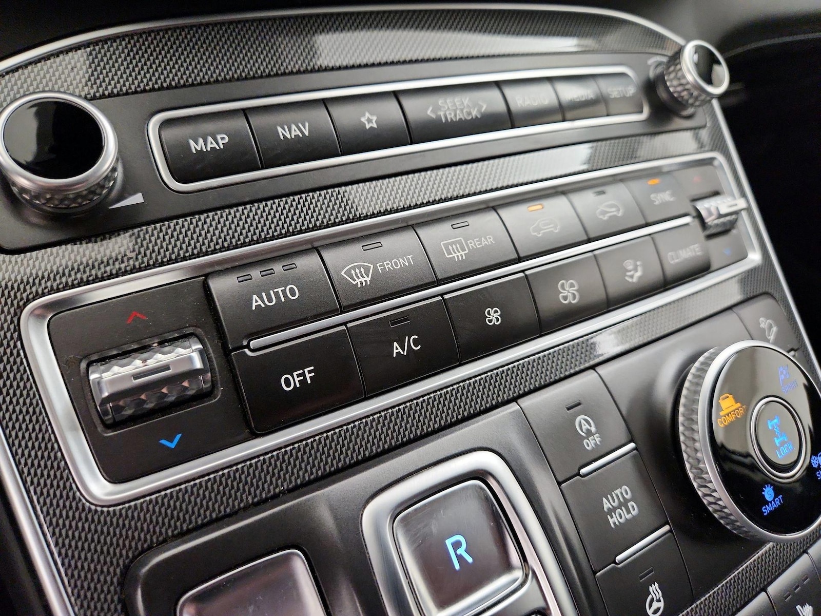 2022 Hyundai Santa Fe Limited - Photo 18
