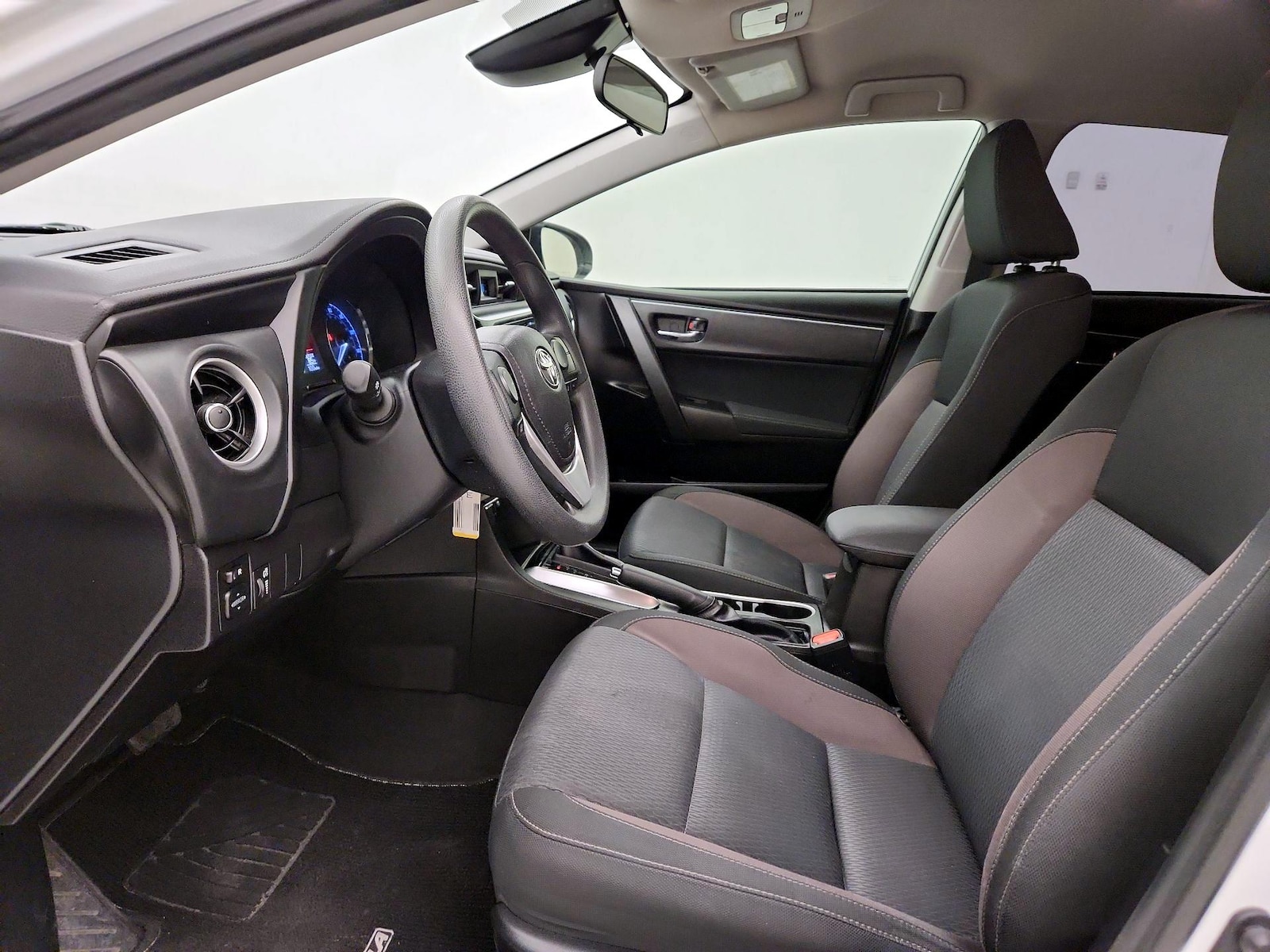 2019 Toyota Corolla LE - Photo 12
