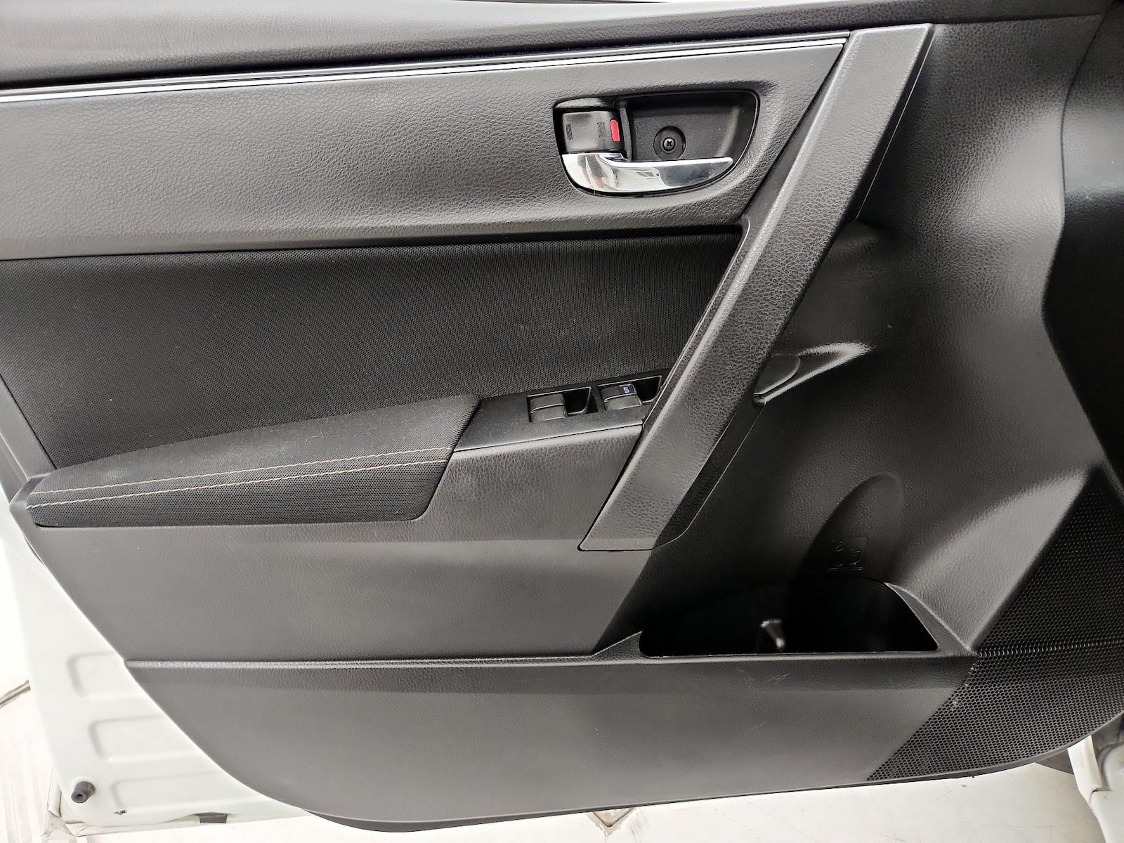 2019 Toyota Corolla LE - Photo 13