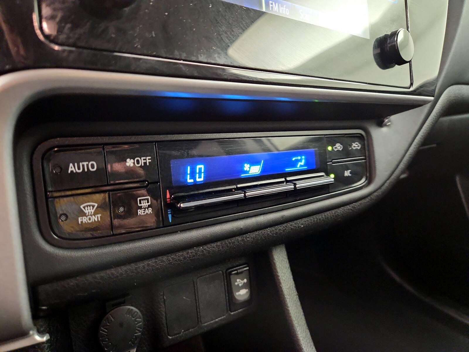 2019 Toyota Corolla LE - Photo 16