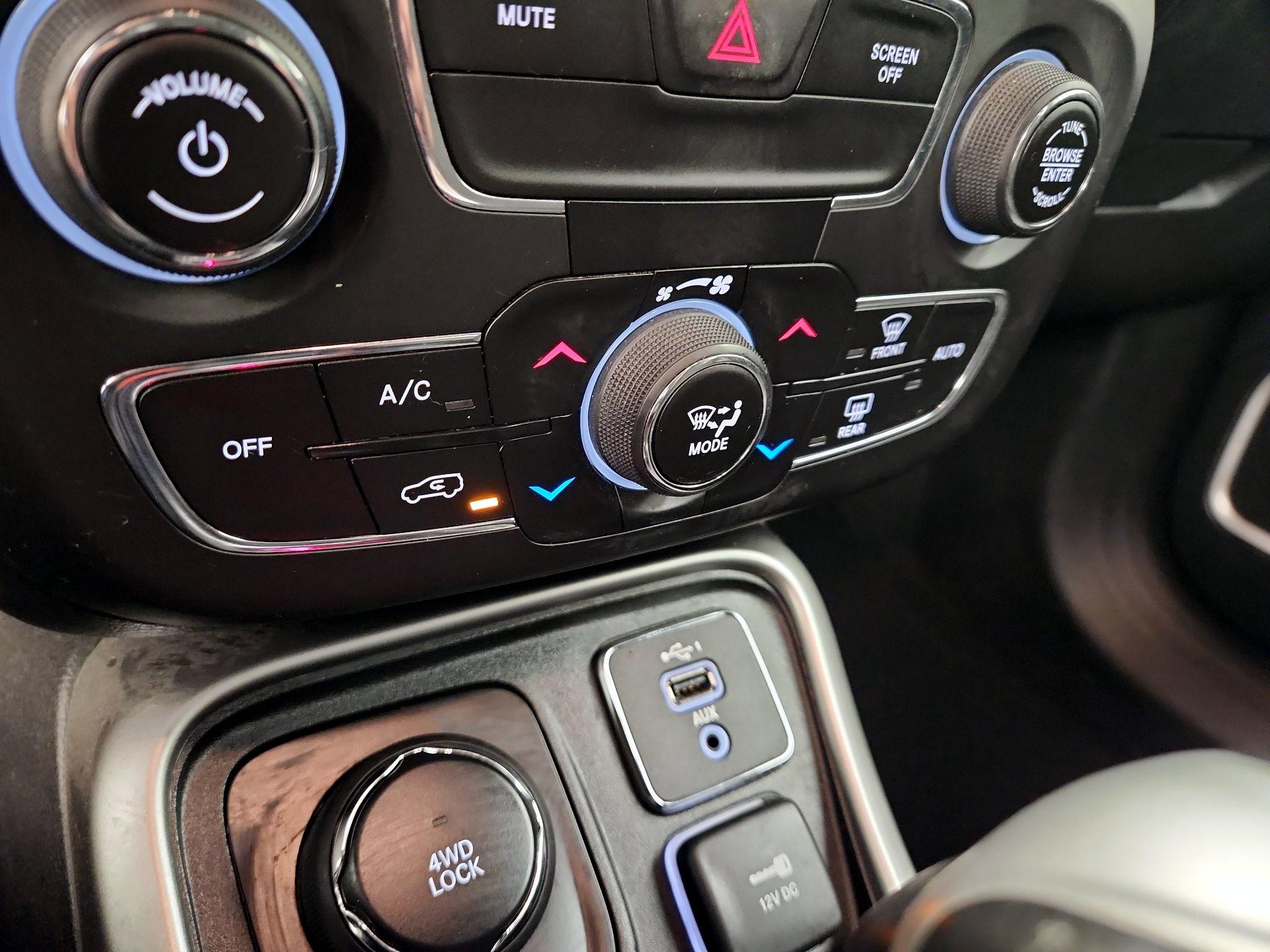 Thumbnail: 2020 Jeep Compass - 16