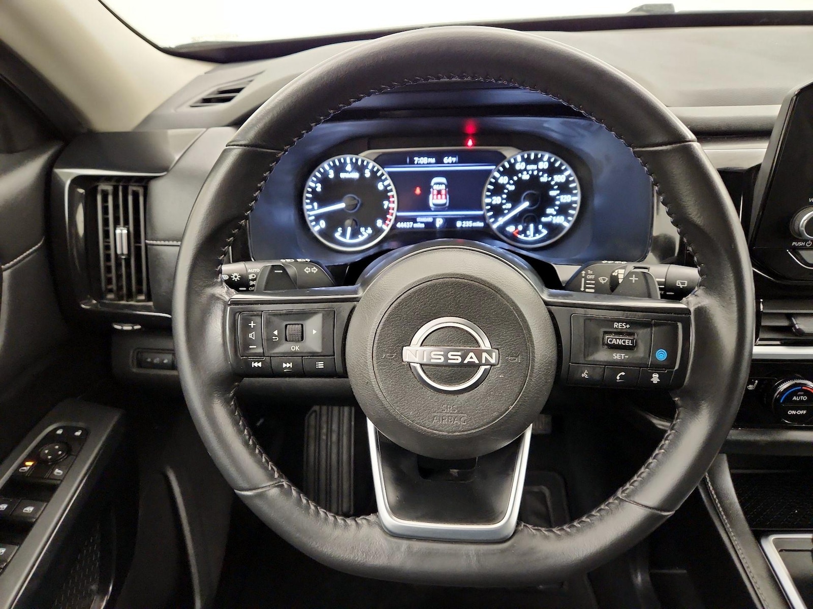 2024 Nissan Pathfinder SV - Photo 11