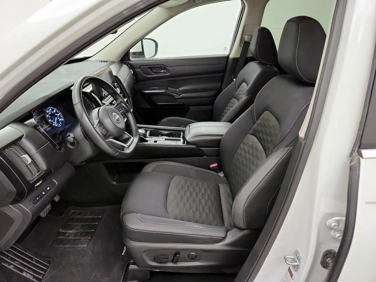 2024 Nissan Pathfinder SV - Photo 12