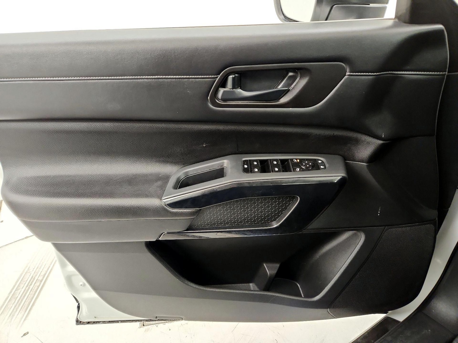 2024 Nissan Pathfinder SV - Photo 13