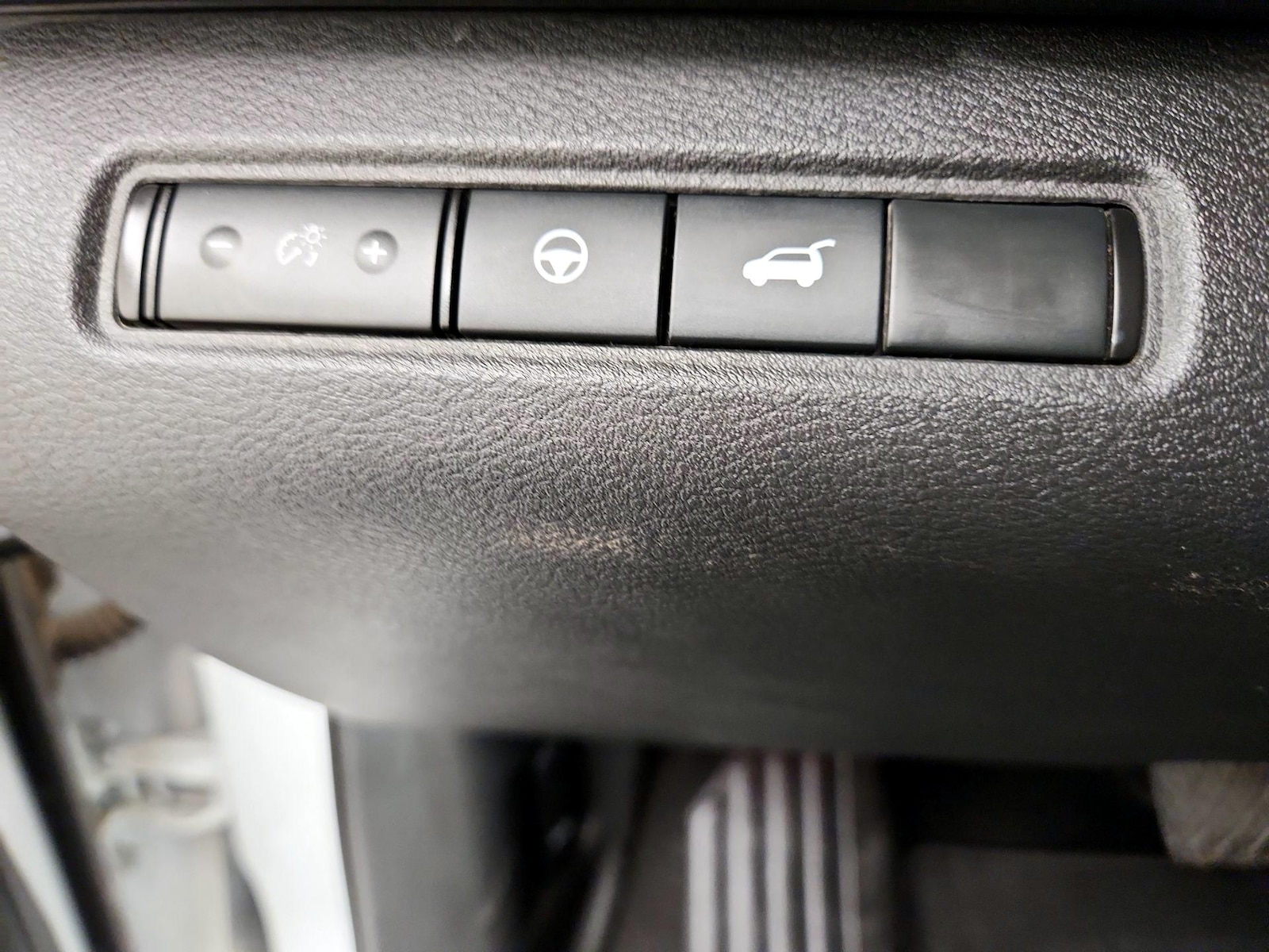 2024 Nissan Pathfinder SV - Photo 14