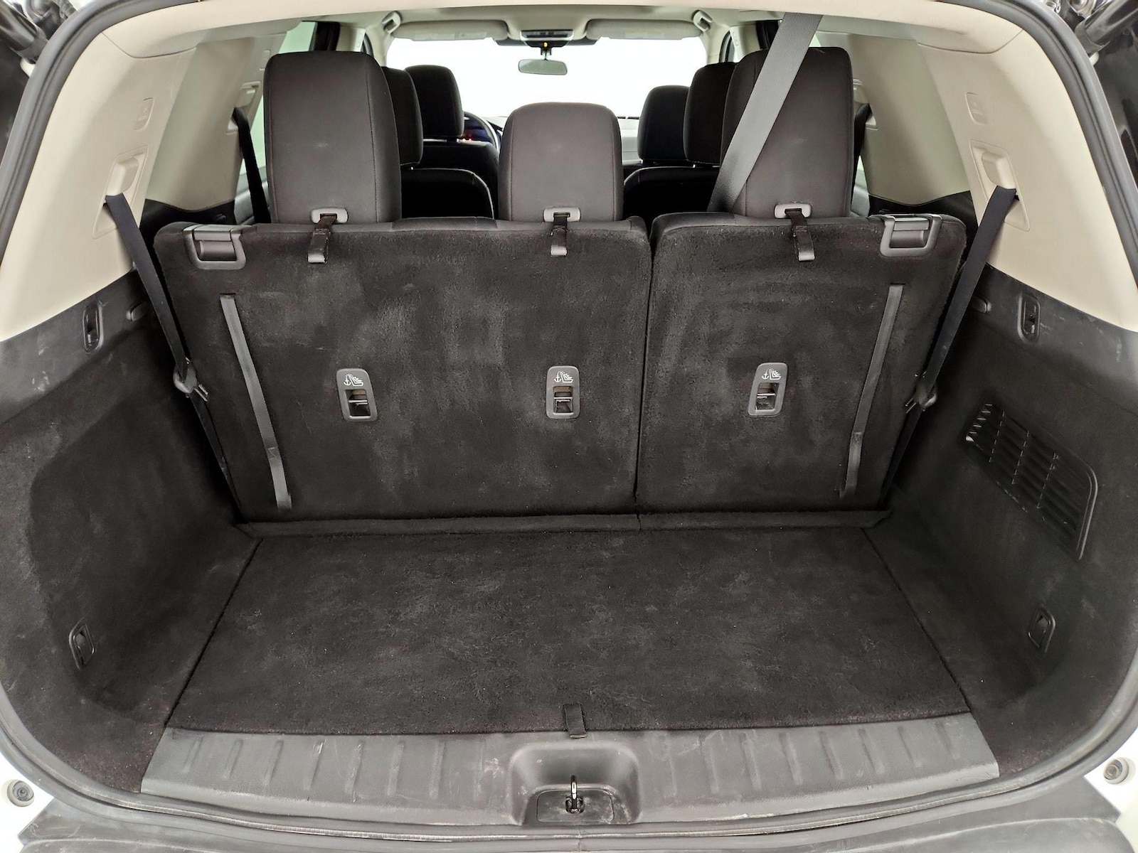 2024 Nissan Pathfinder SV - Photo 23