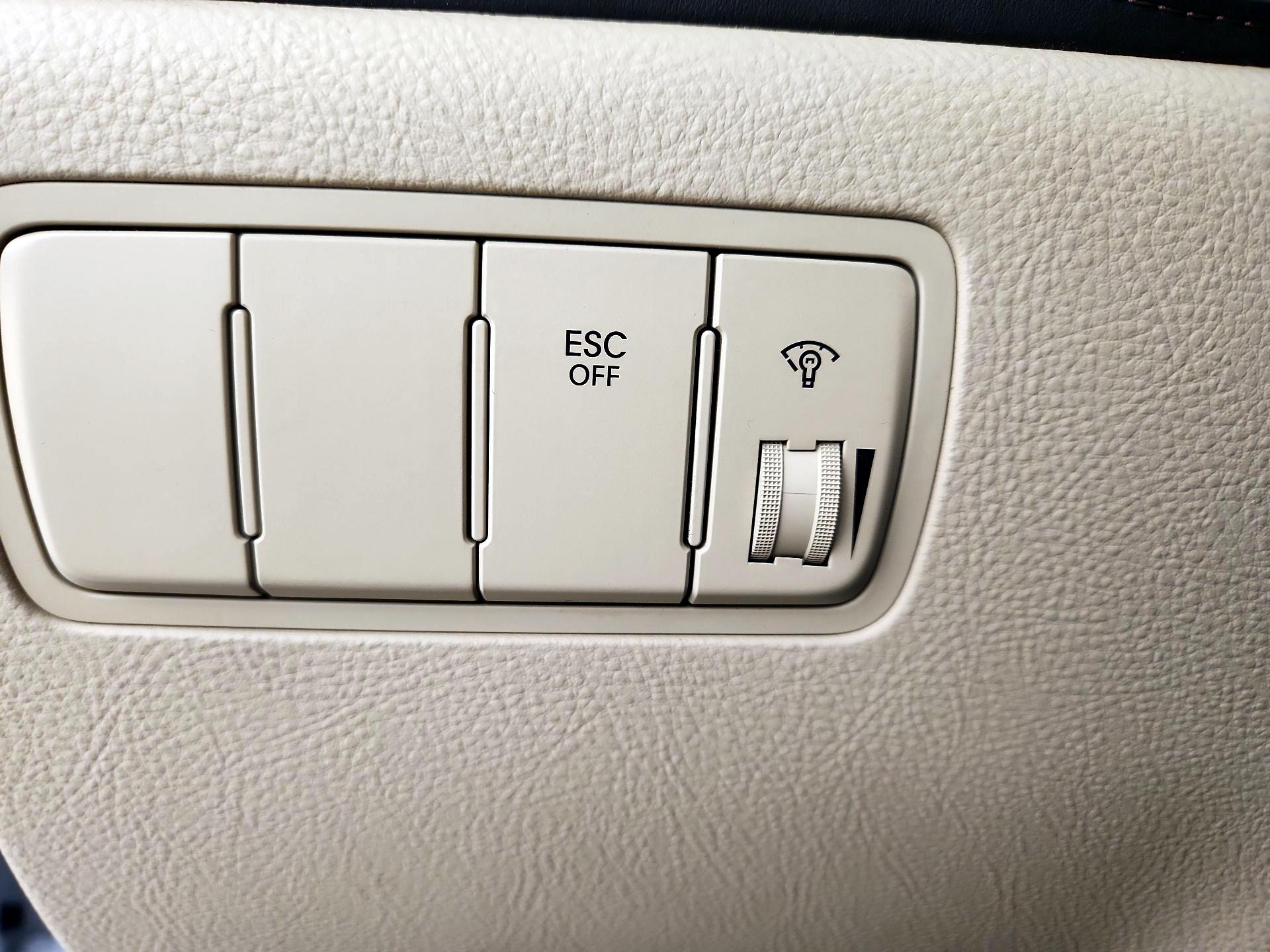 Thumbnail: 2014 Hyundai Genesis - 13