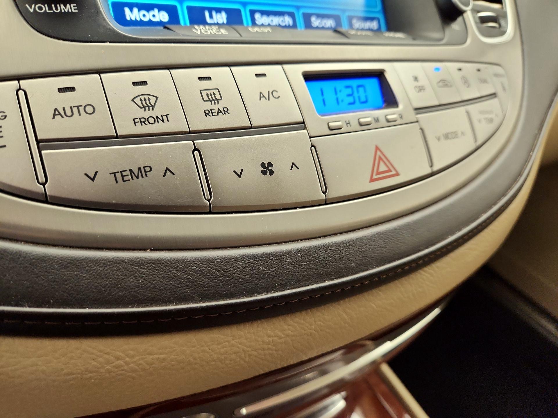 Thumbnail: 2014 Hyundai Genesis - 17