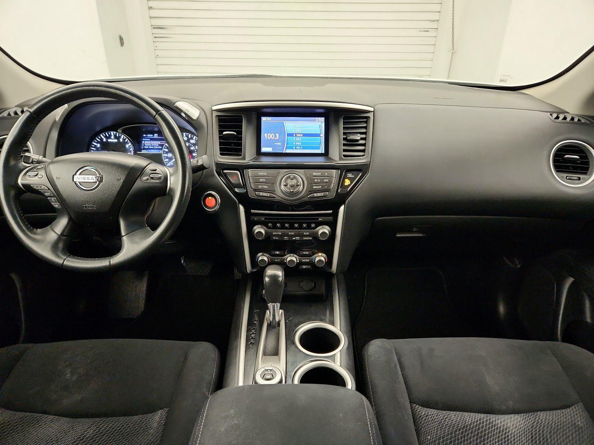 Thumbnail: 2016 Nissan Pathfinder - 9
