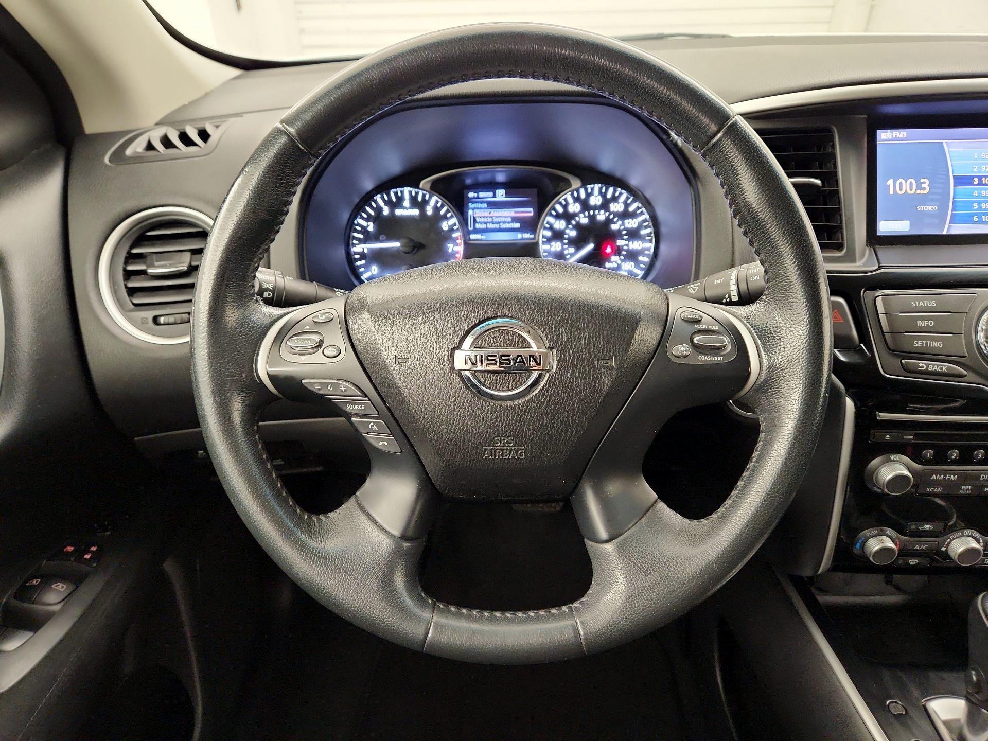 Thumbnail: 2016 Nissan Pathfinder - 10