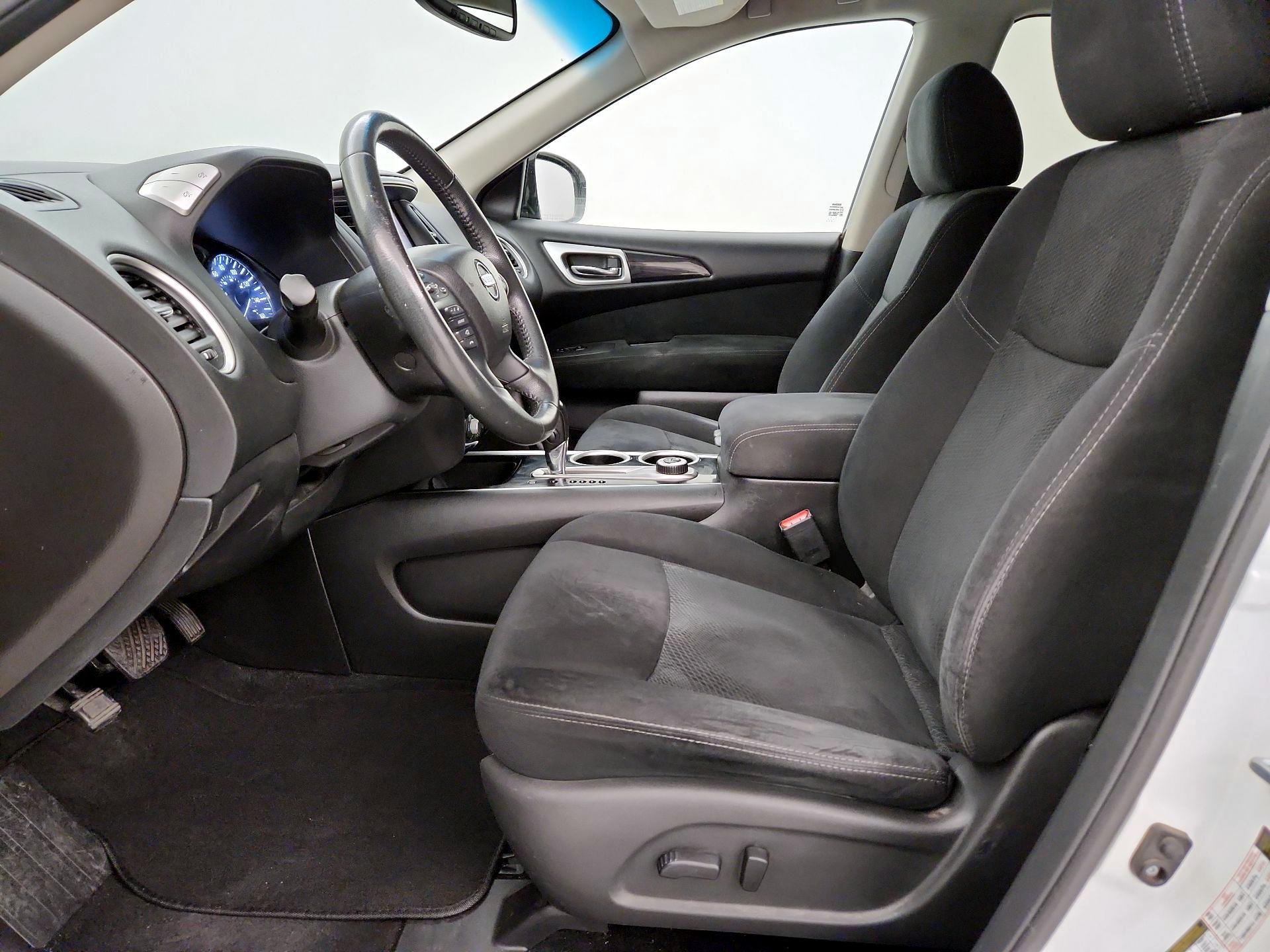 Thumbnail: 2016 Nissan Pathfinder - 11