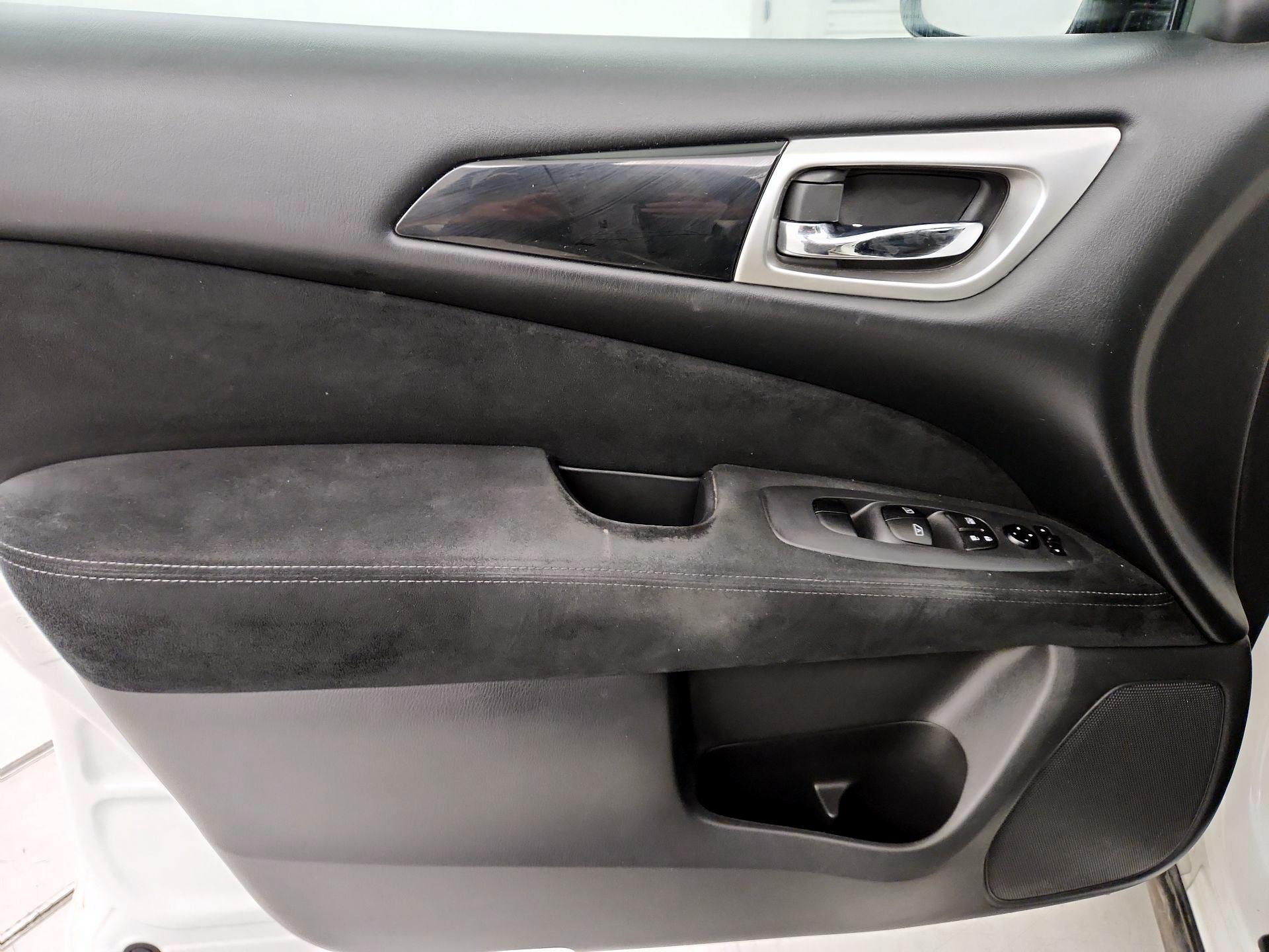 Thumbnail: 2016 Nissan Pathfinder - 12