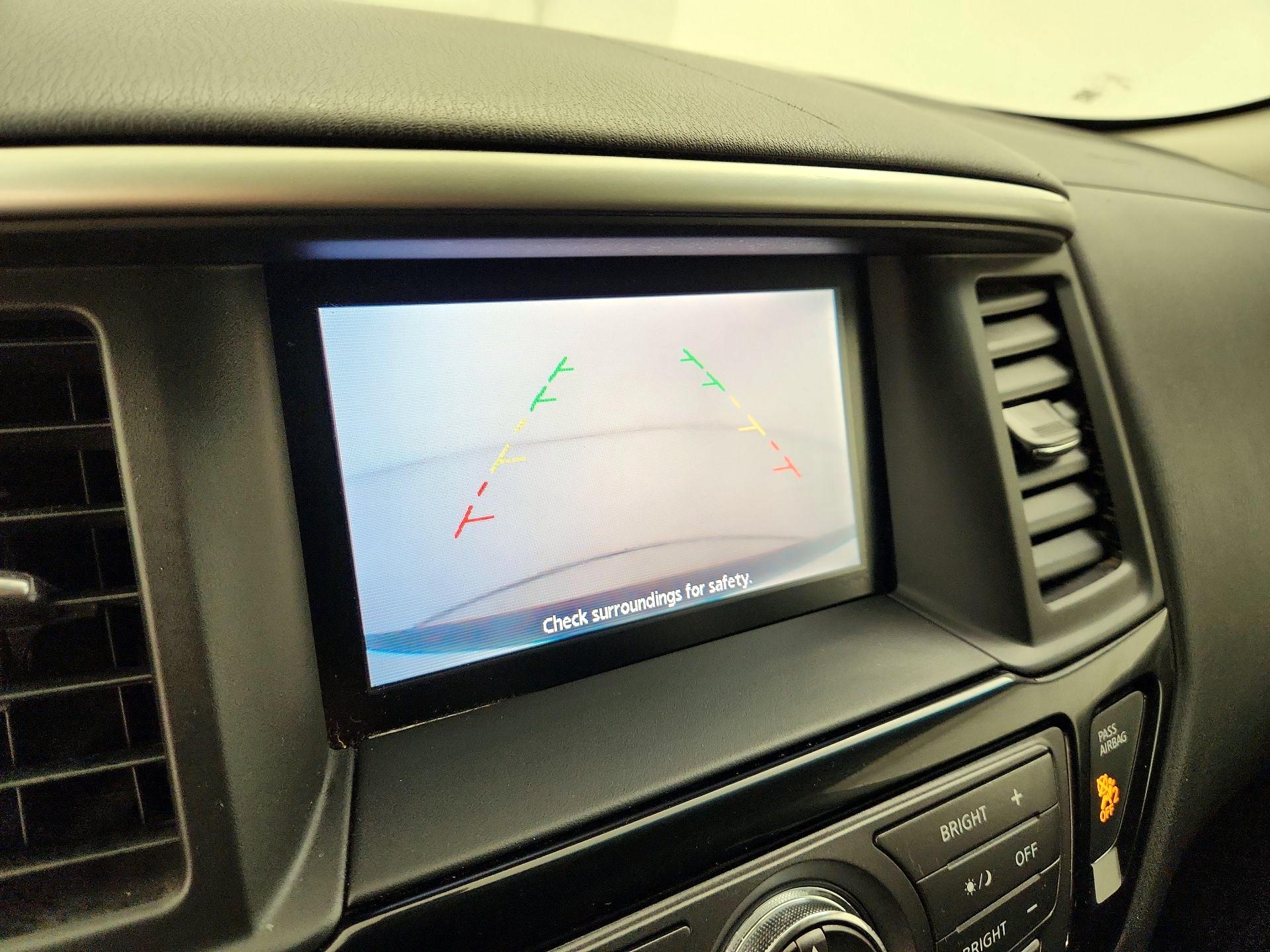 Thumbnail: 2016 Nissan Pathfinder - 14