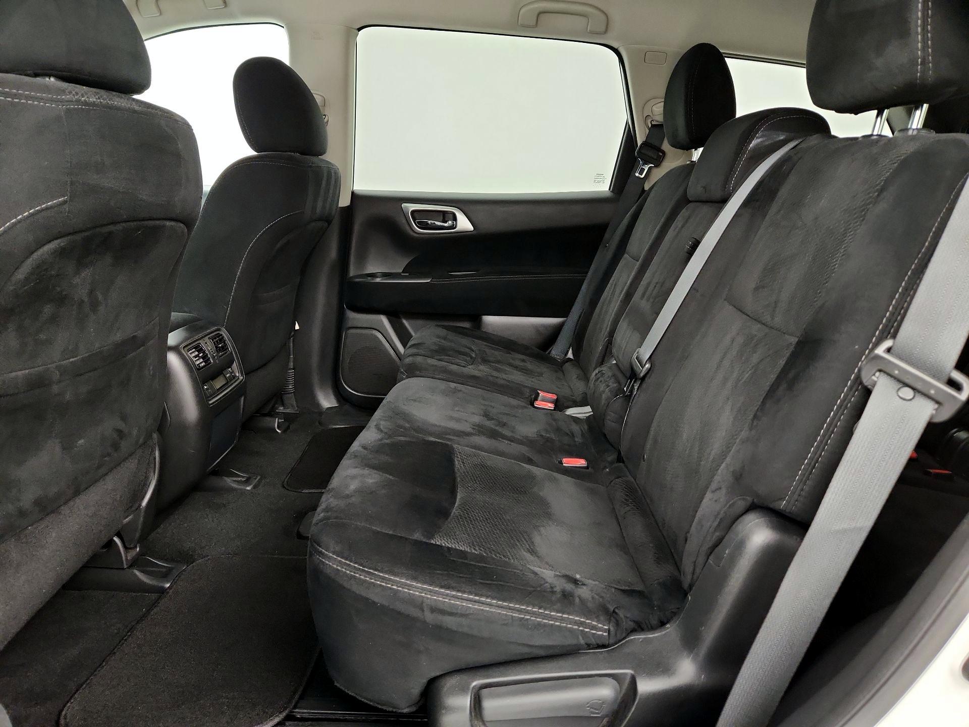 Thumbnail: 2016 Nissan Pathfinder - 19