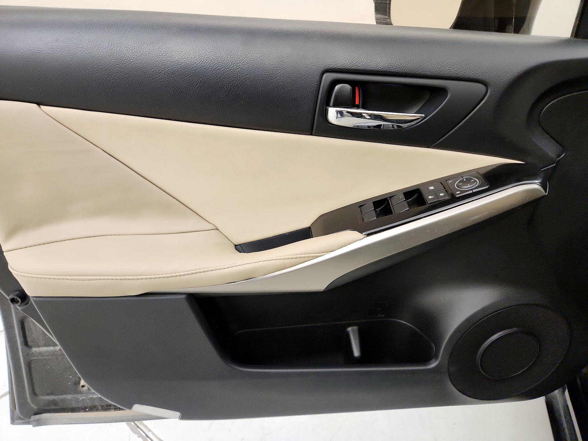 Thumbnail: 2014 Lexus IS - 12