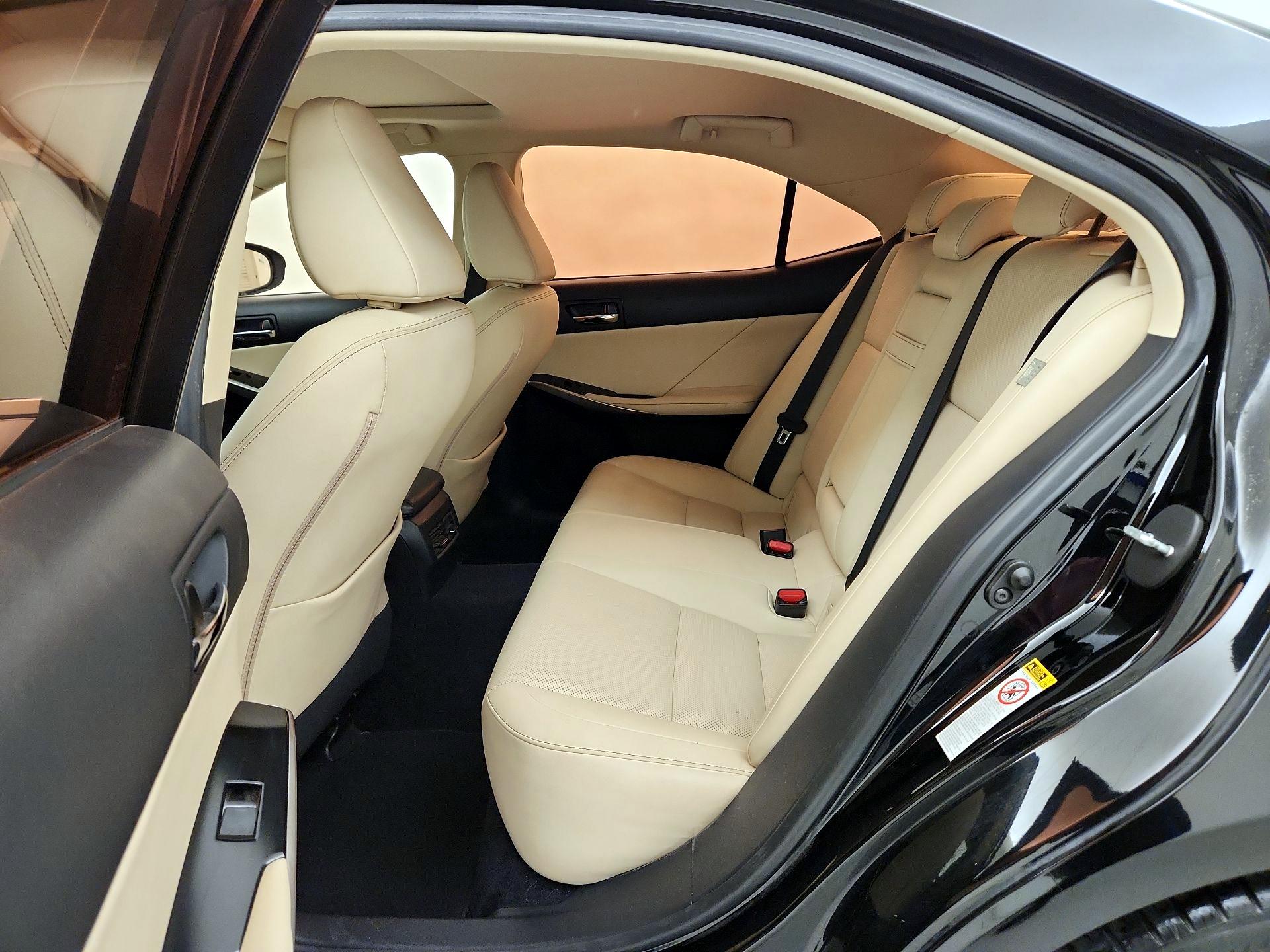 Thumbnail: 2014 Lexus IS - 20