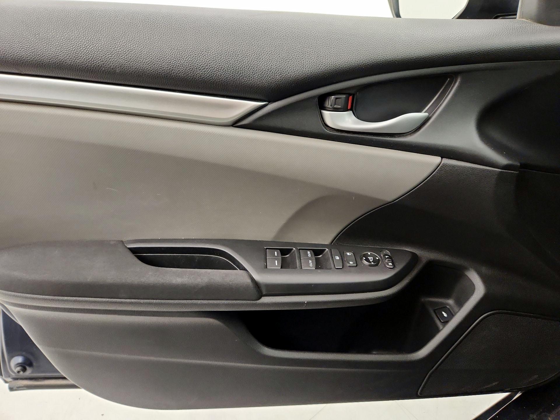 Thumbnail: 2017 Honda Civic - 12