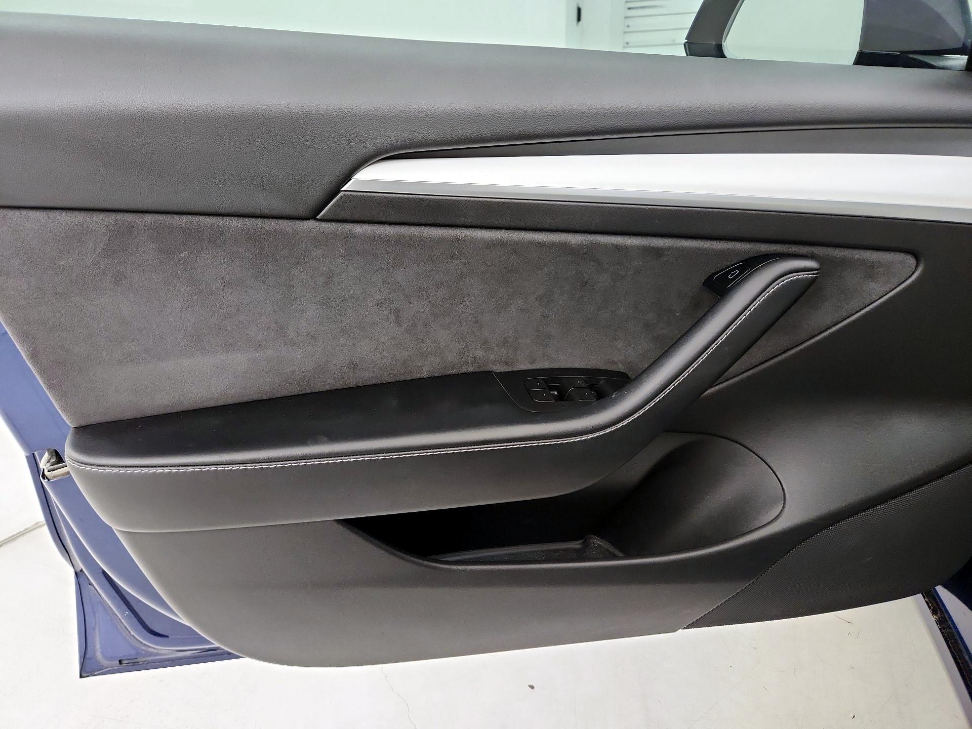 Thumbnail: 2022 Tesla Model 3 - 12