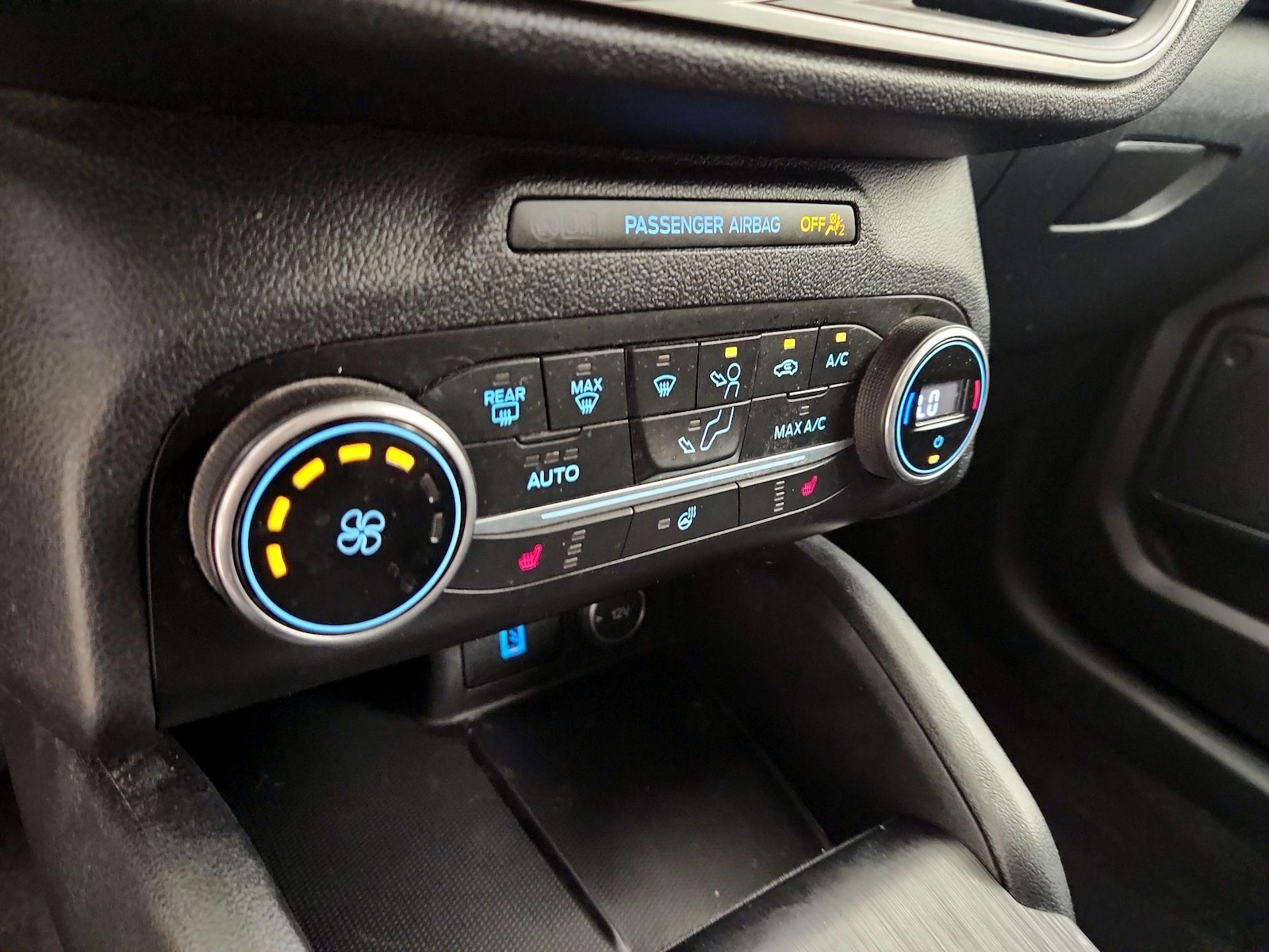 2020 Ford Escape SEL - Photo 18
