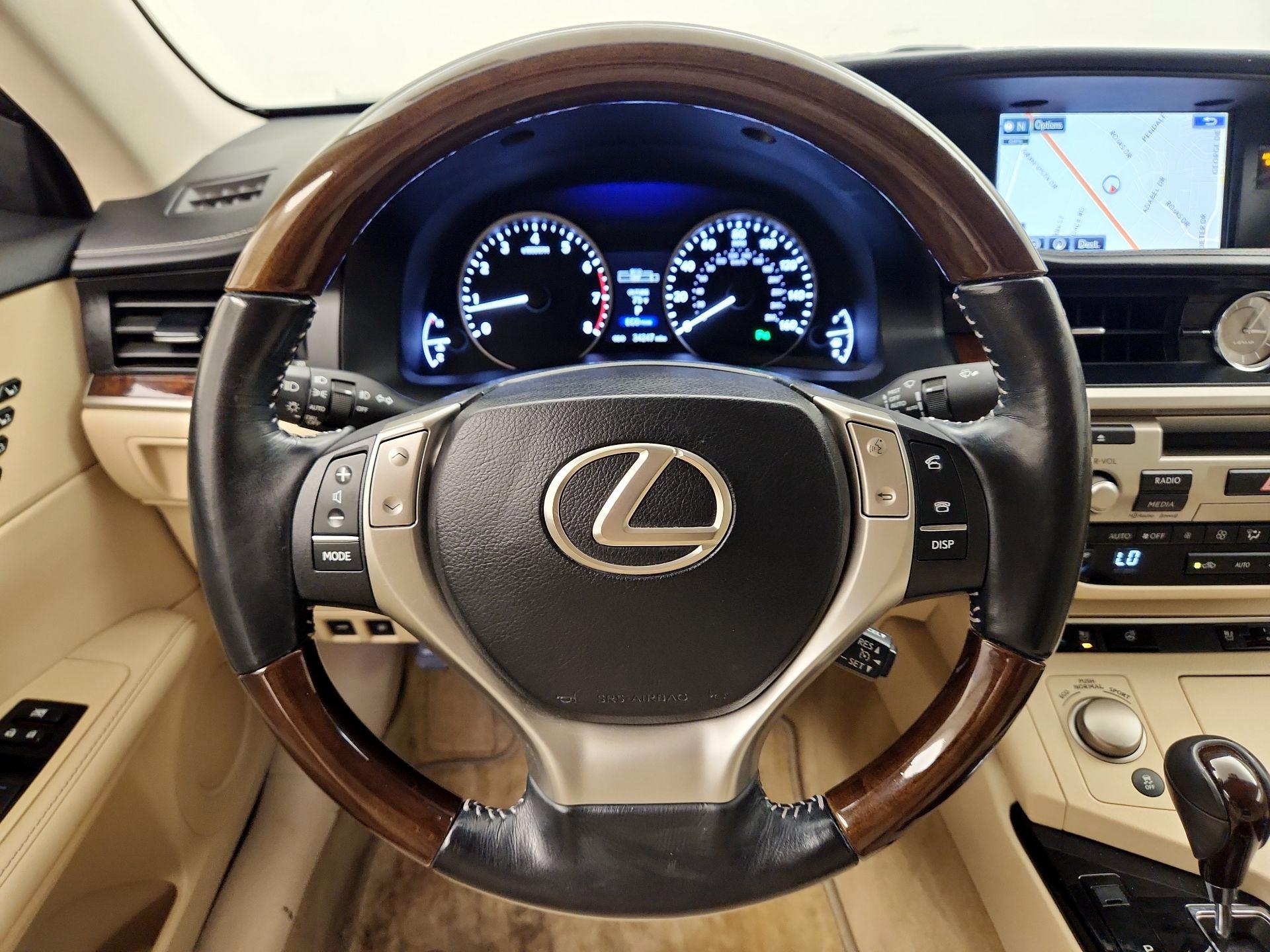 Thumbnail: 2015 Lexus ES - 10