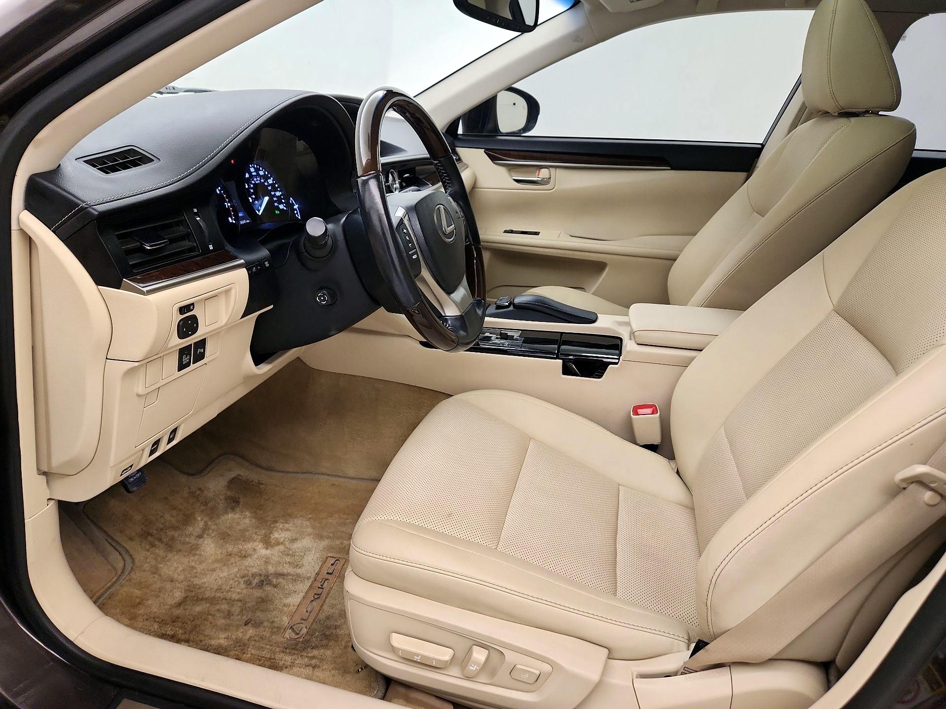 Thumbnail: 2015 Lexus ES - 11