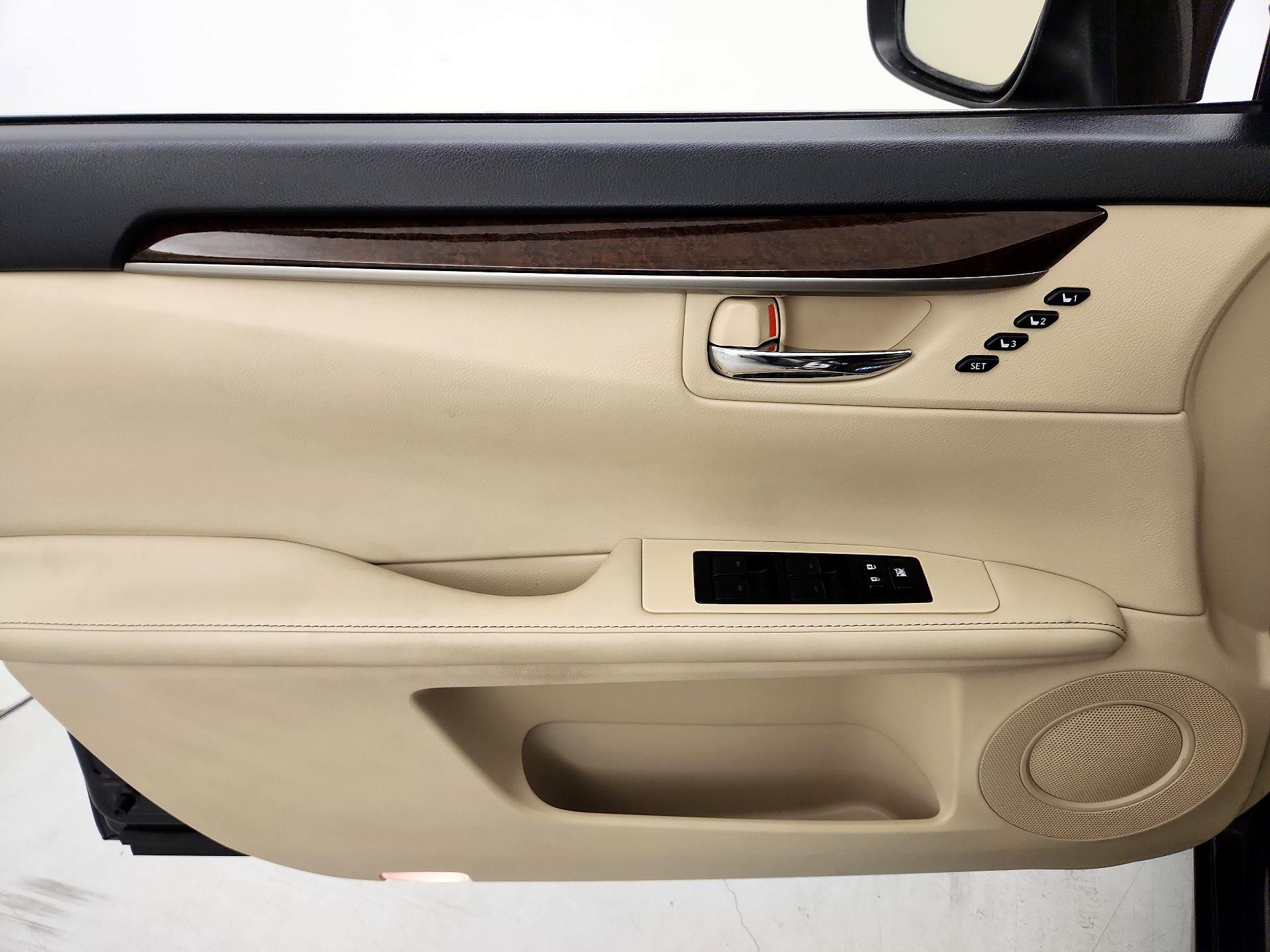 Thumbnail: 2015 Lexus ES - 12