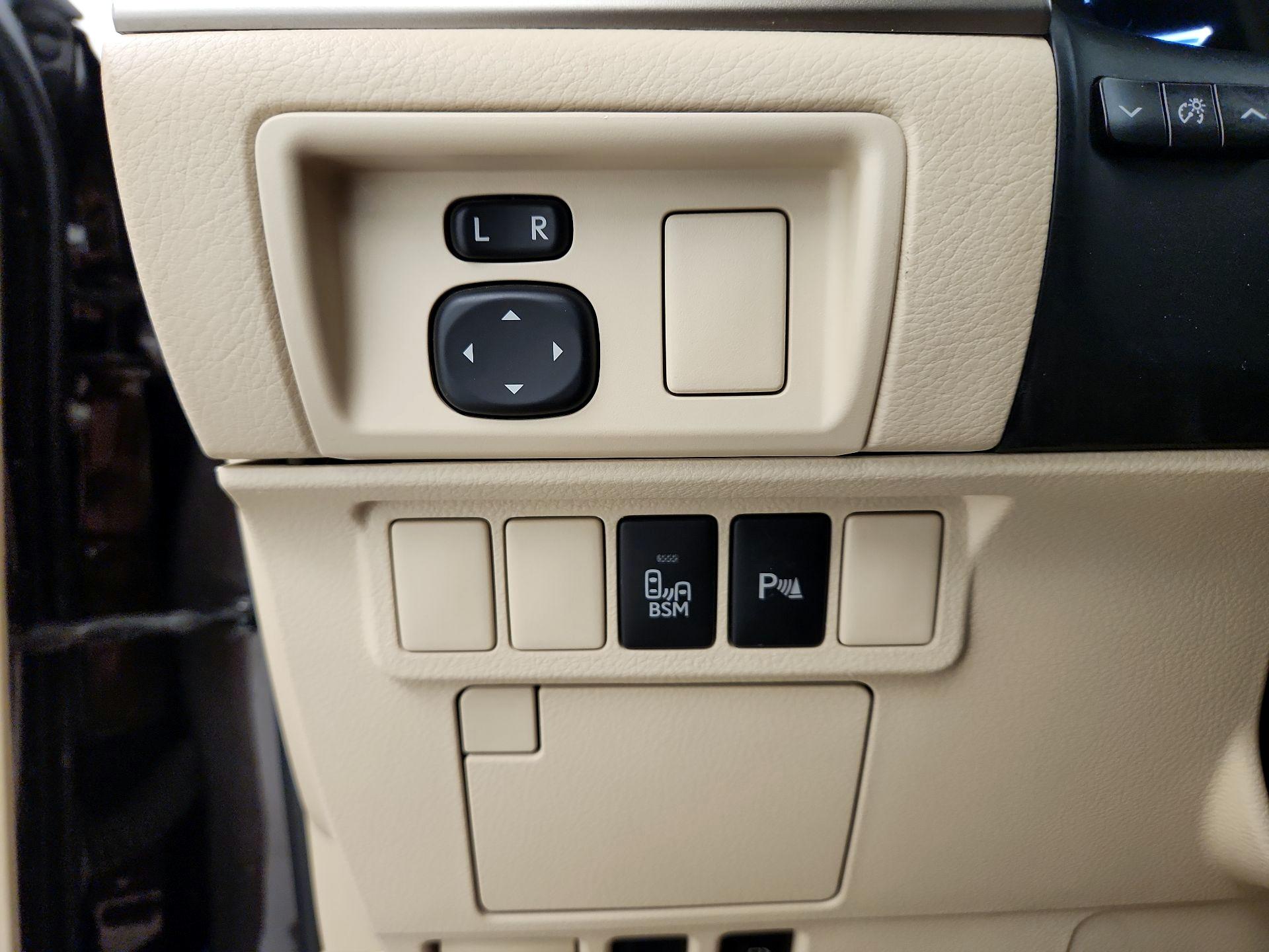 Thumbnail: 2015 Lexus ES - 13