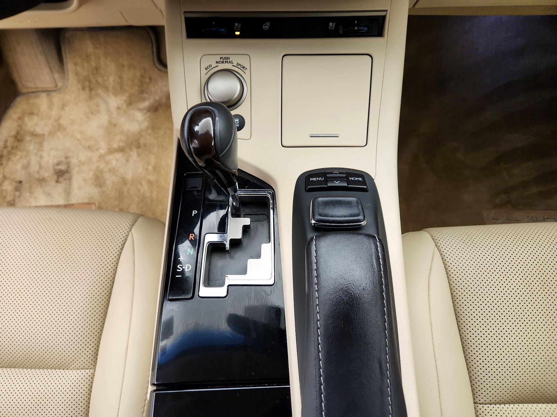 Thumbnail: 2015 Lexus ES - 18