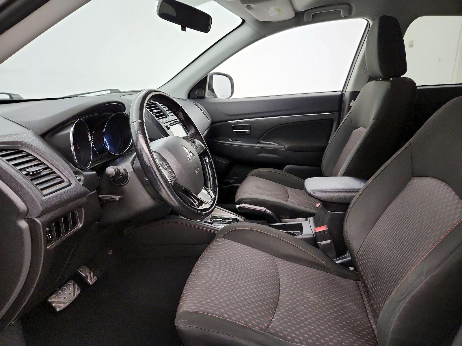 2018 Mitsubishi Outlander Sport LE - Photo 12