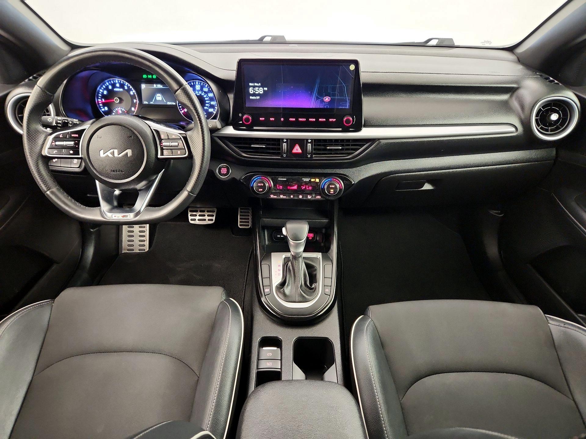 Thumbnail: 2024 Kia Forte - 9