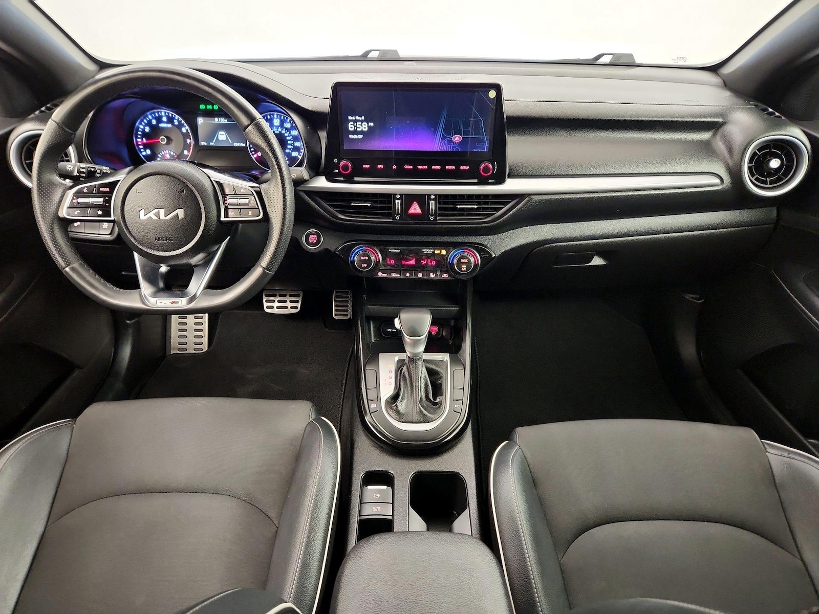 2024 Kia Forte GT-Line - Photo 10