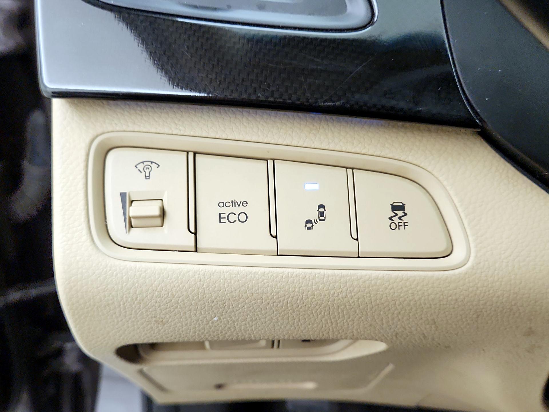 Thumbnail: 2015 Hyundai Azera - 13