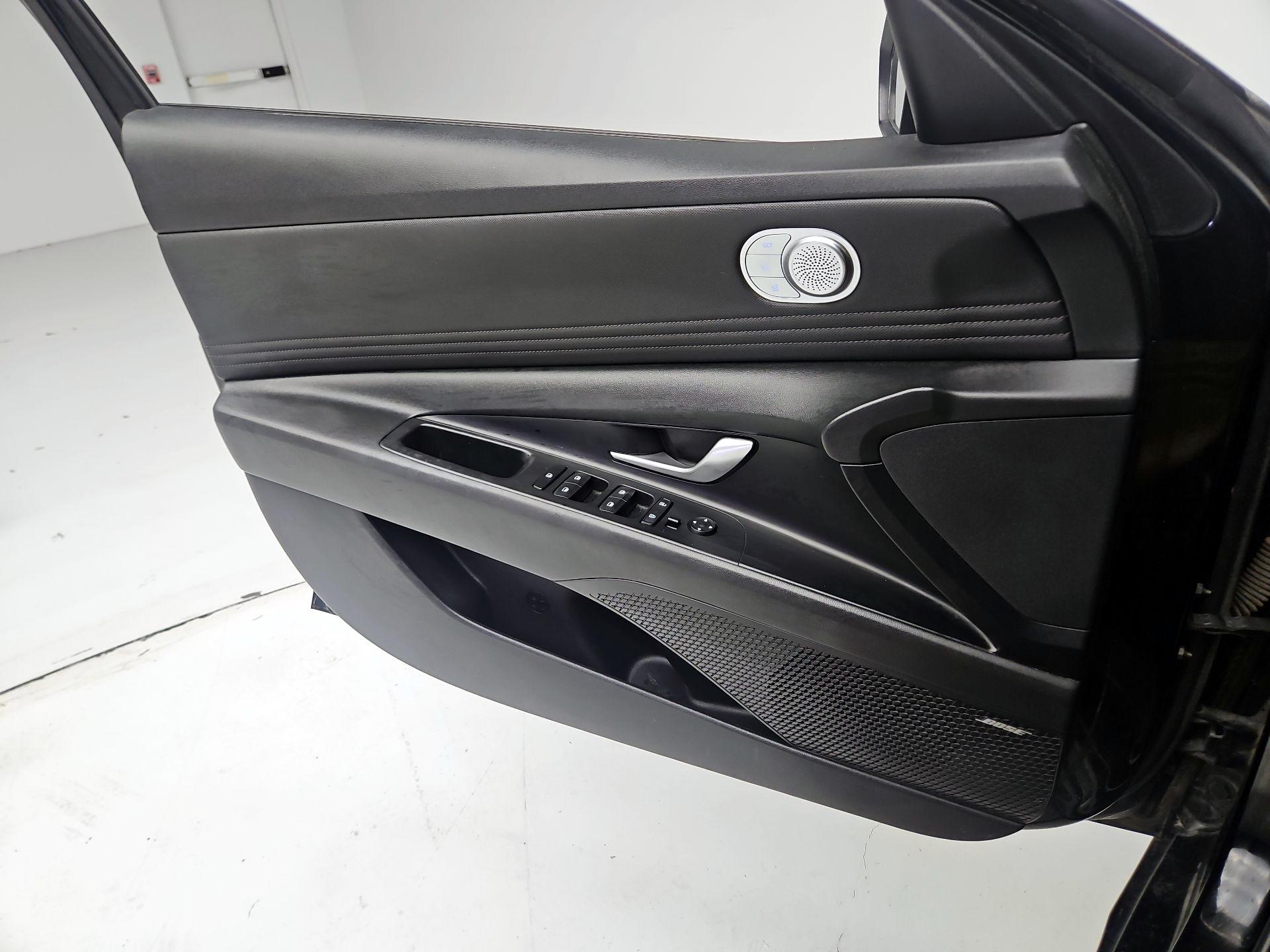 Thumbnail: 2021 Hyundai Elantra - 12