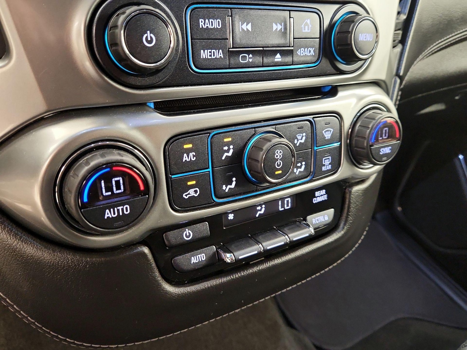 2018 Chevrolet Tahoe LS - Photo 17
