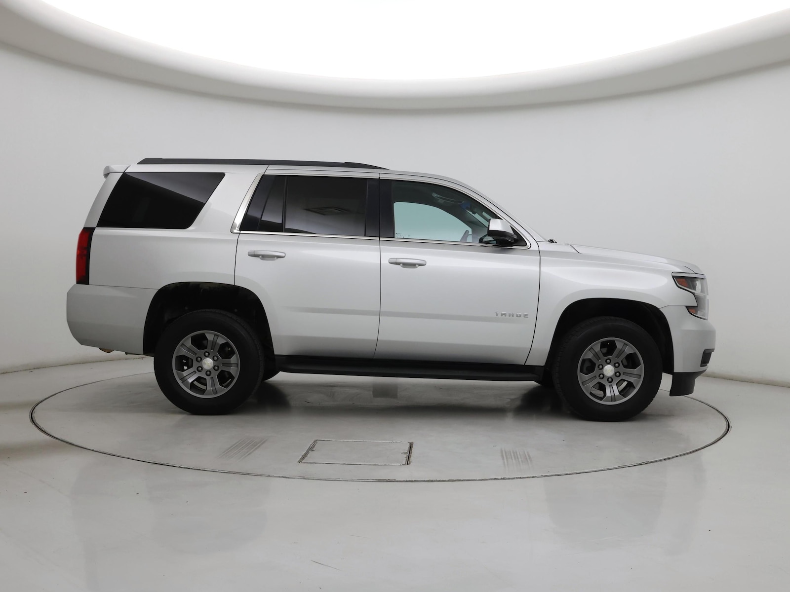 2018 Chevrolet Tahoe LS - Photo 8