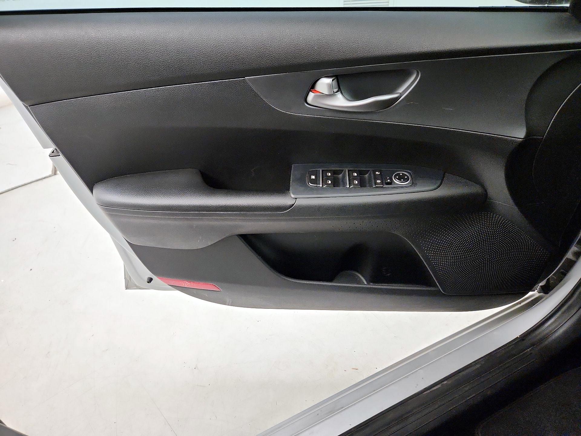 Thumbnail: 2020 Kia Forte - 12