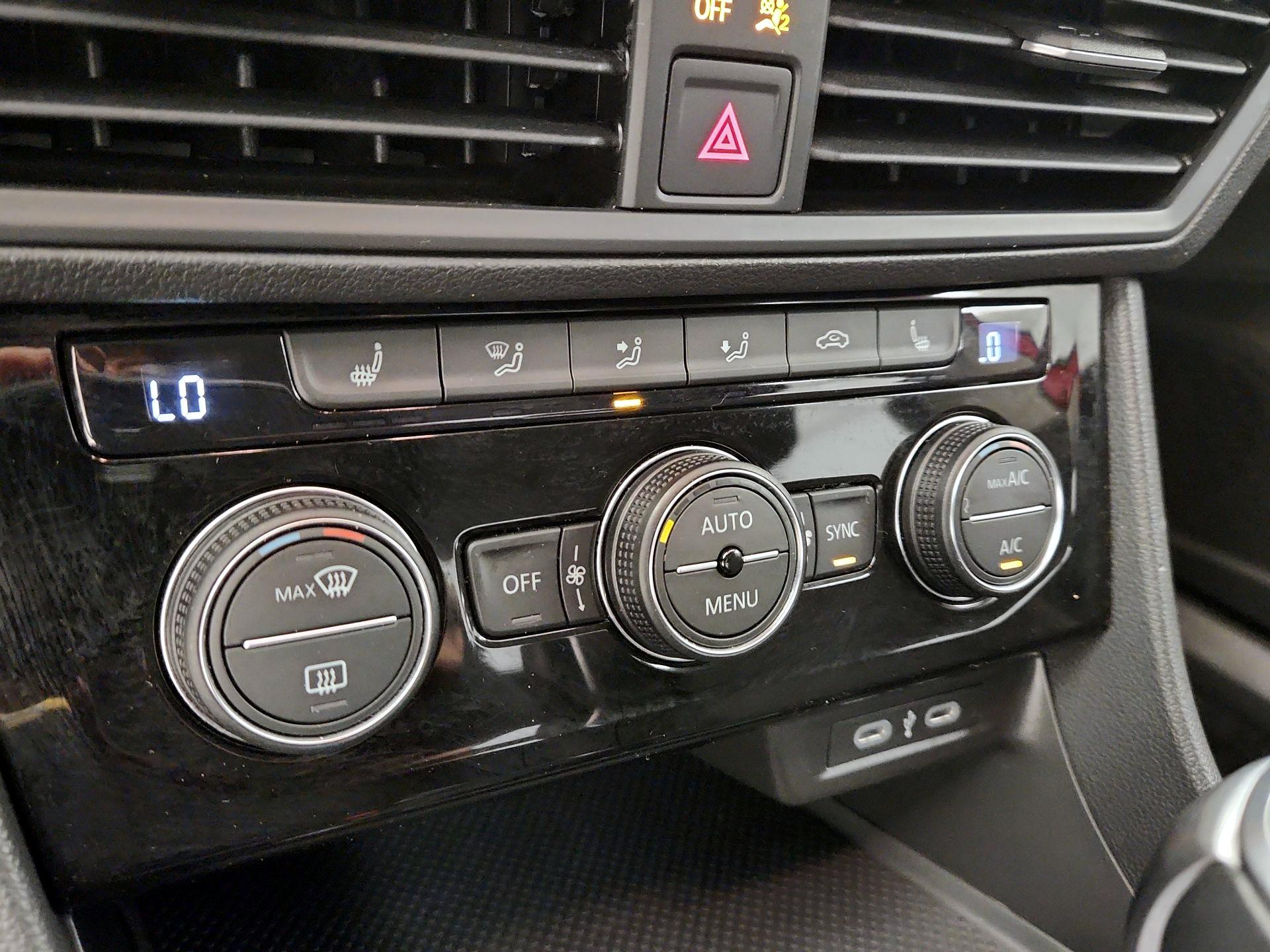 Thumbnail: 2024 Volkswagen Jetta - 16