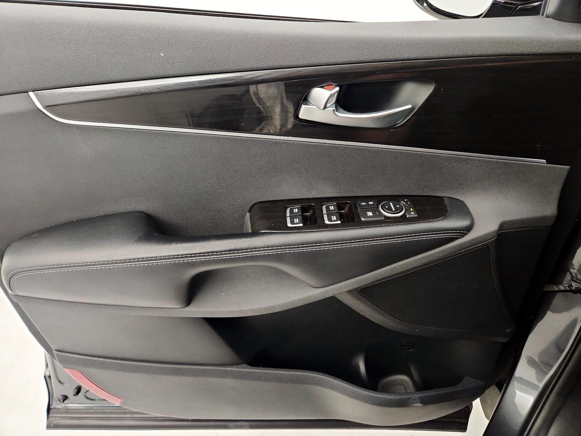 Thumbnail: 2020 Kia Sorento - 12