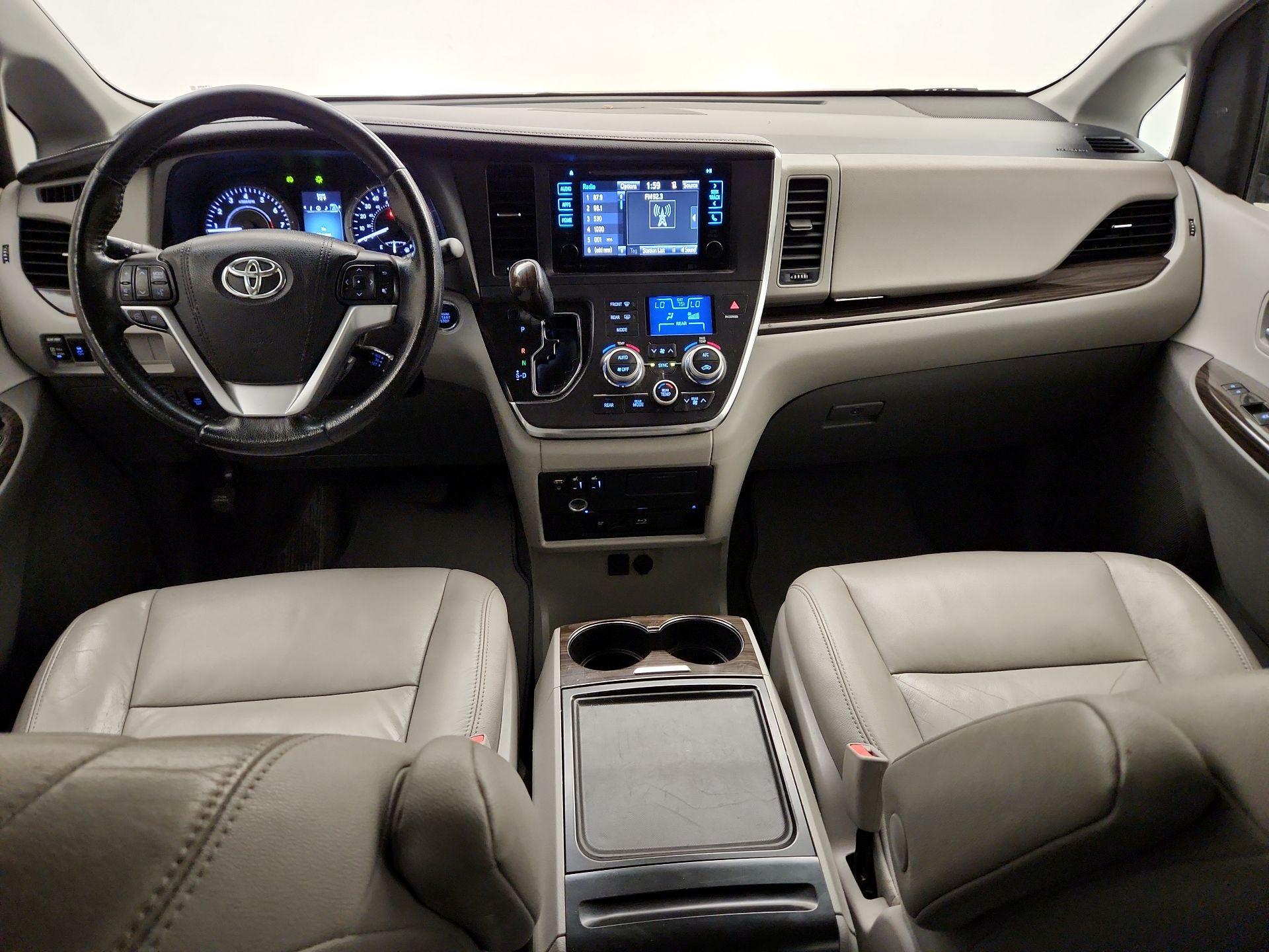 Thumbnail: 2016 Toyota Sienna - 9