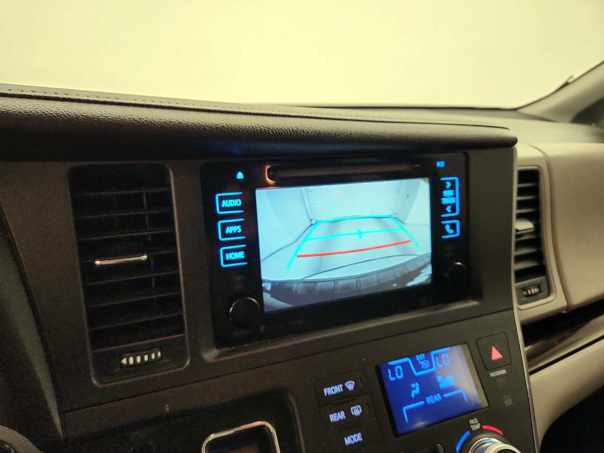 Thumbnail: 2016 Toyota Sienna - 14