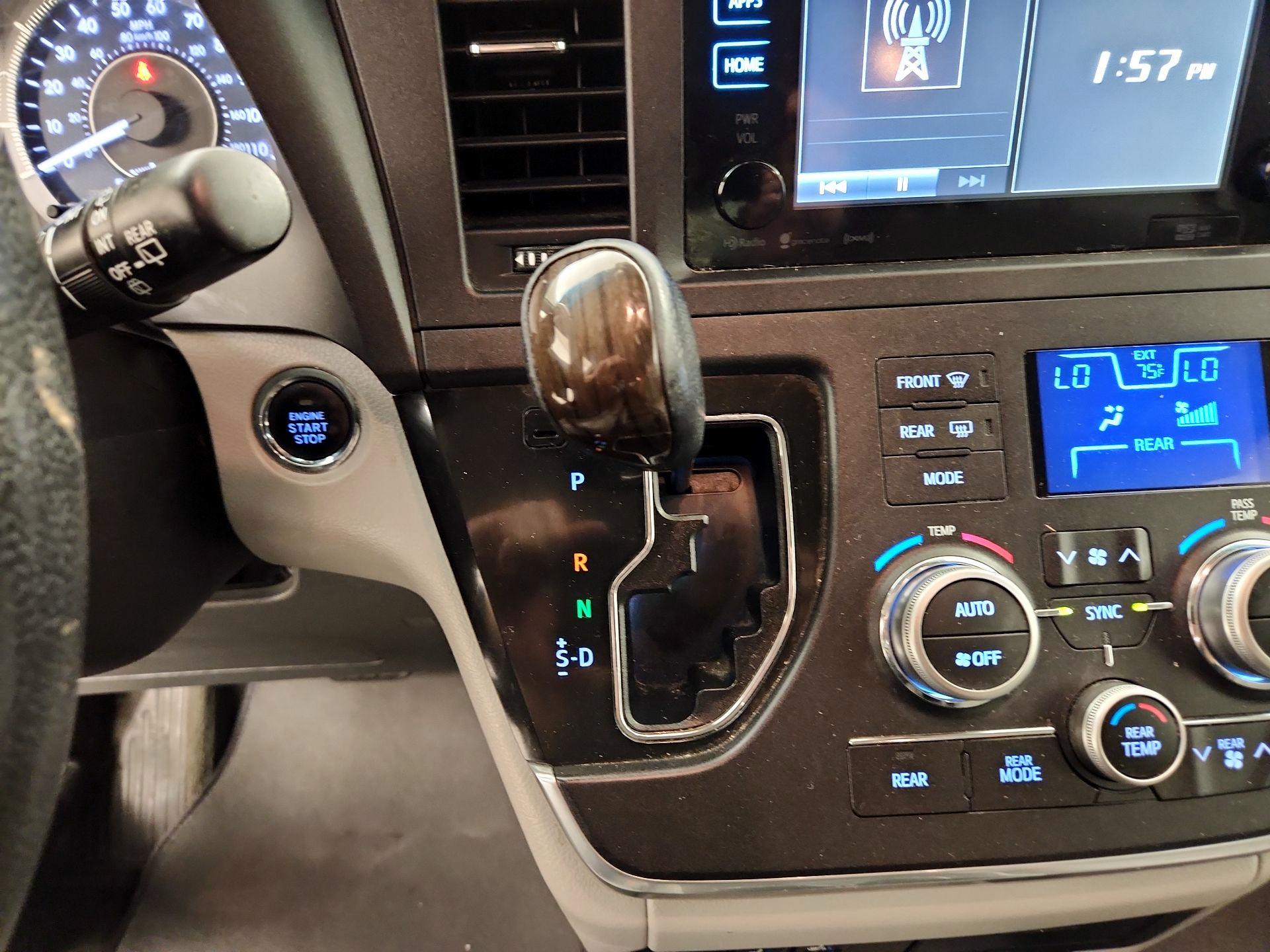Thumbnail: 2016 Toyota Sienna - 17