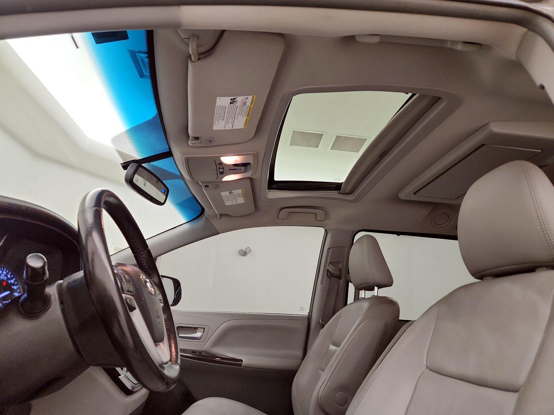 Thumbnail: 2016 Toyota Sienna - 19