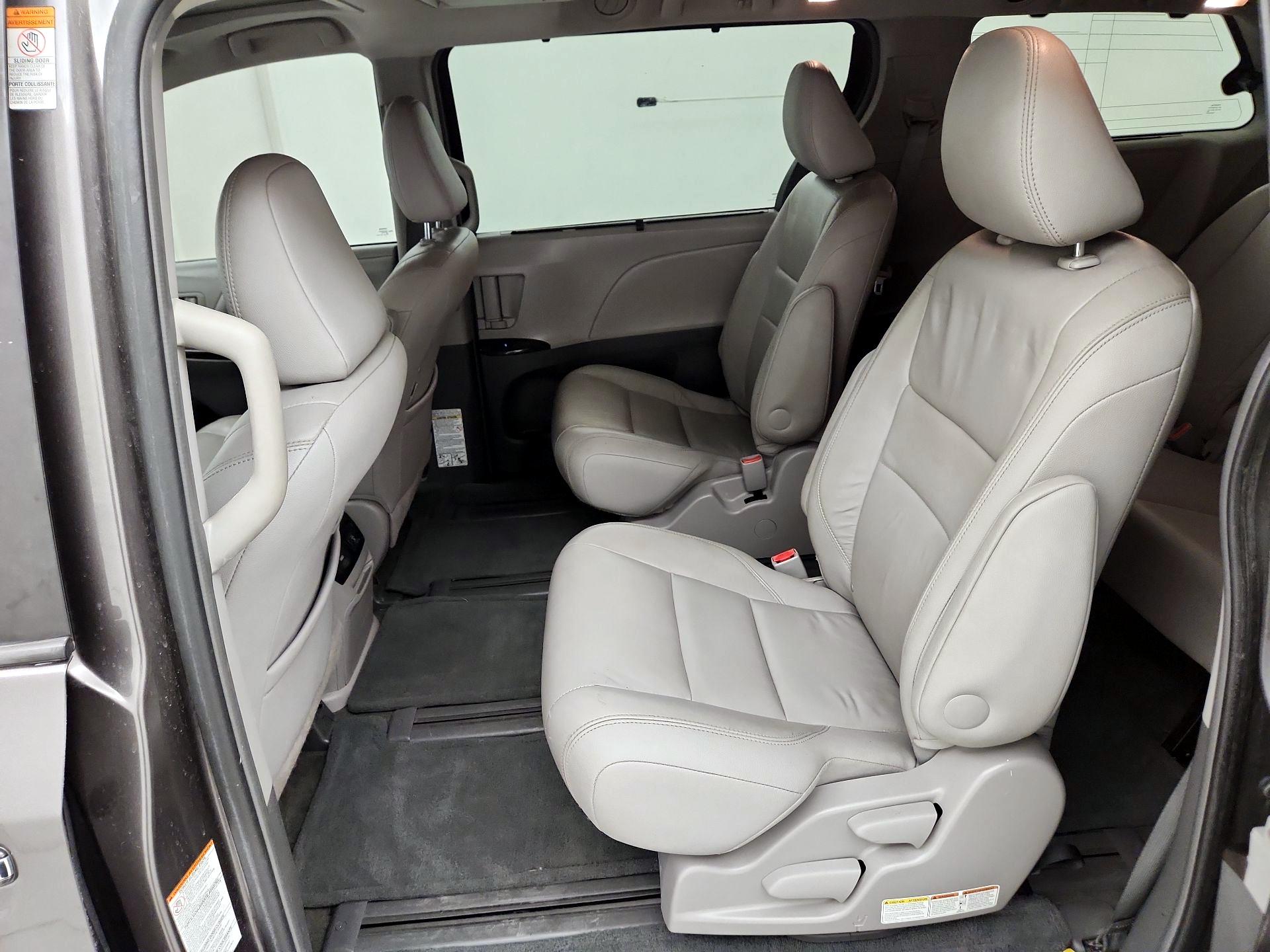 Thumbnail: 2016 Toyota Sienna - 20