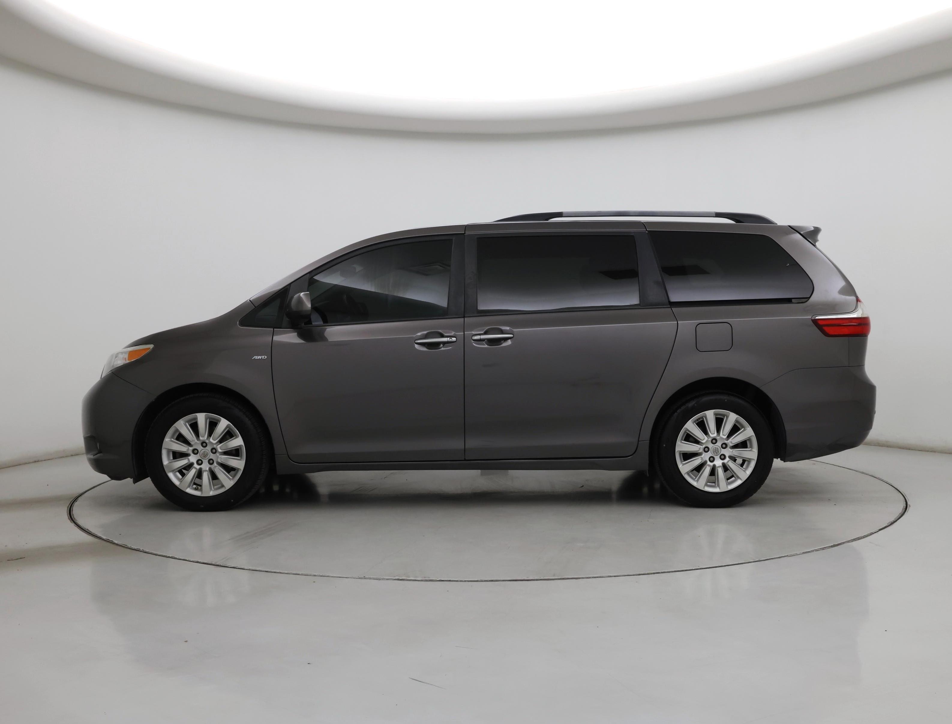 Thumbnail: 2016 Toyota Sienna - 3